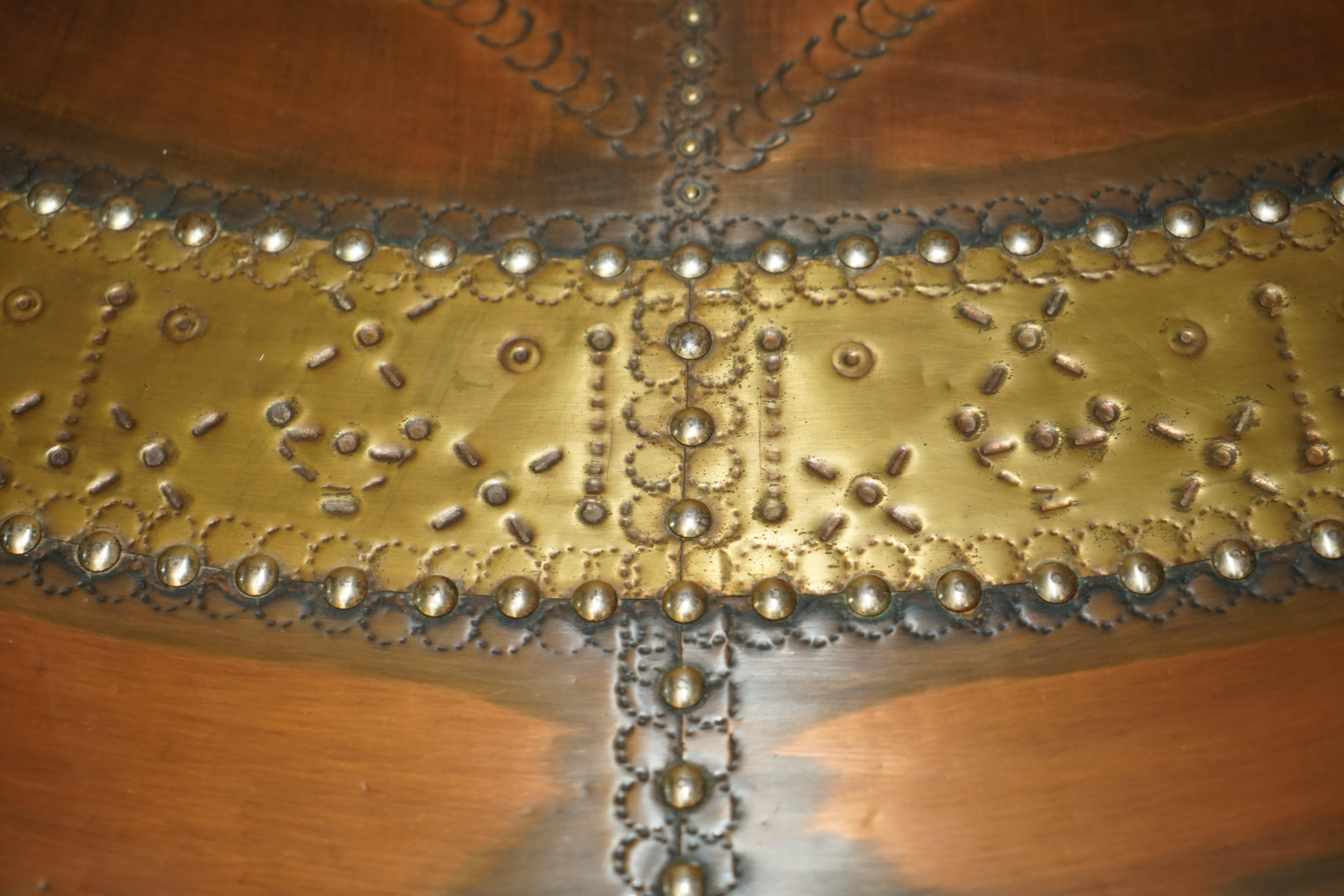 RARE ViNTAGE HAND HAMMERED COPPER & BRASS ROUND MEDIEVAL LOOKING DINING TABLE 8