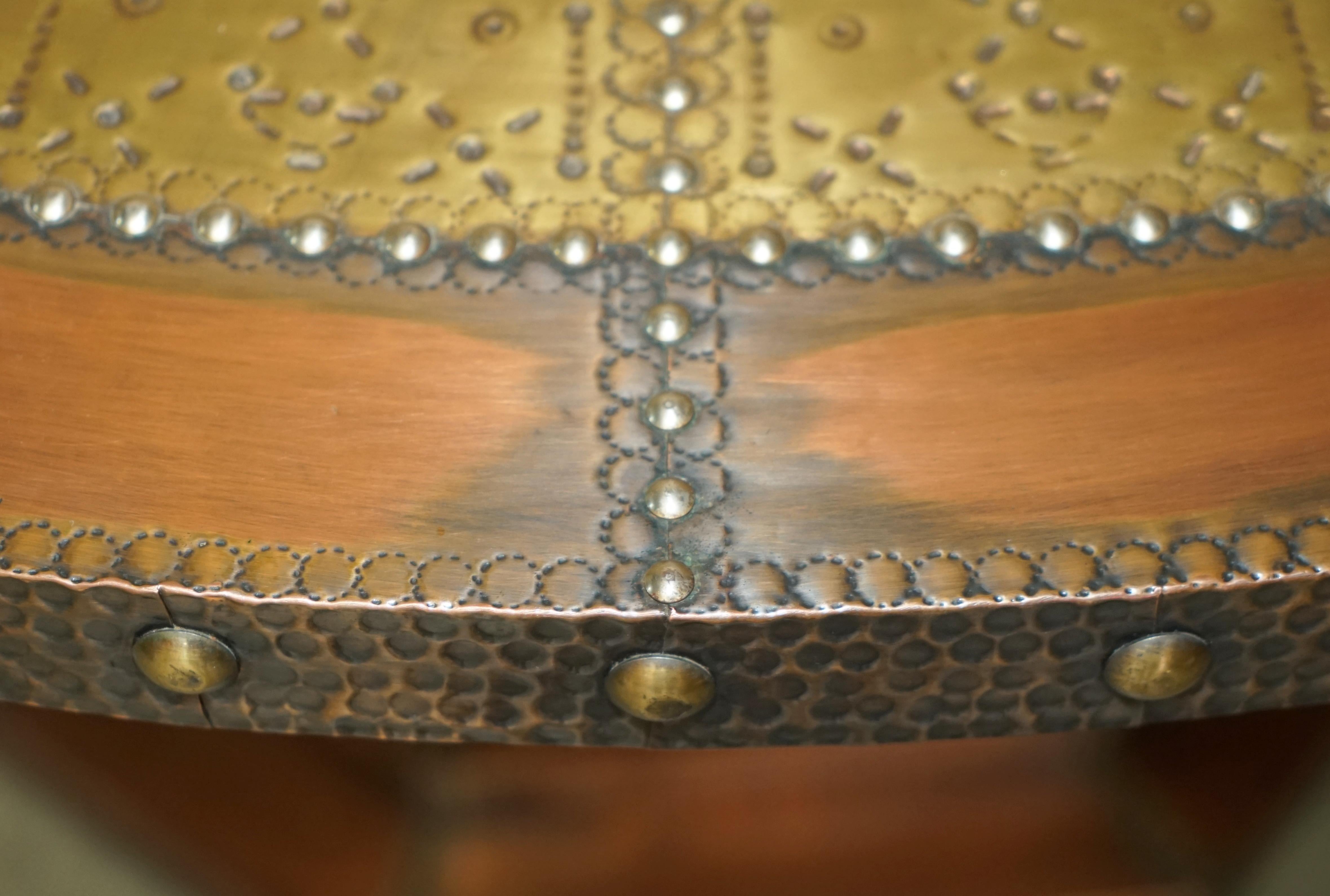 RARE ViNTAGE HAND HAMMERED COPPER & BRASS ROUND MEDIEVAL LOOKING DINING TABLE 9