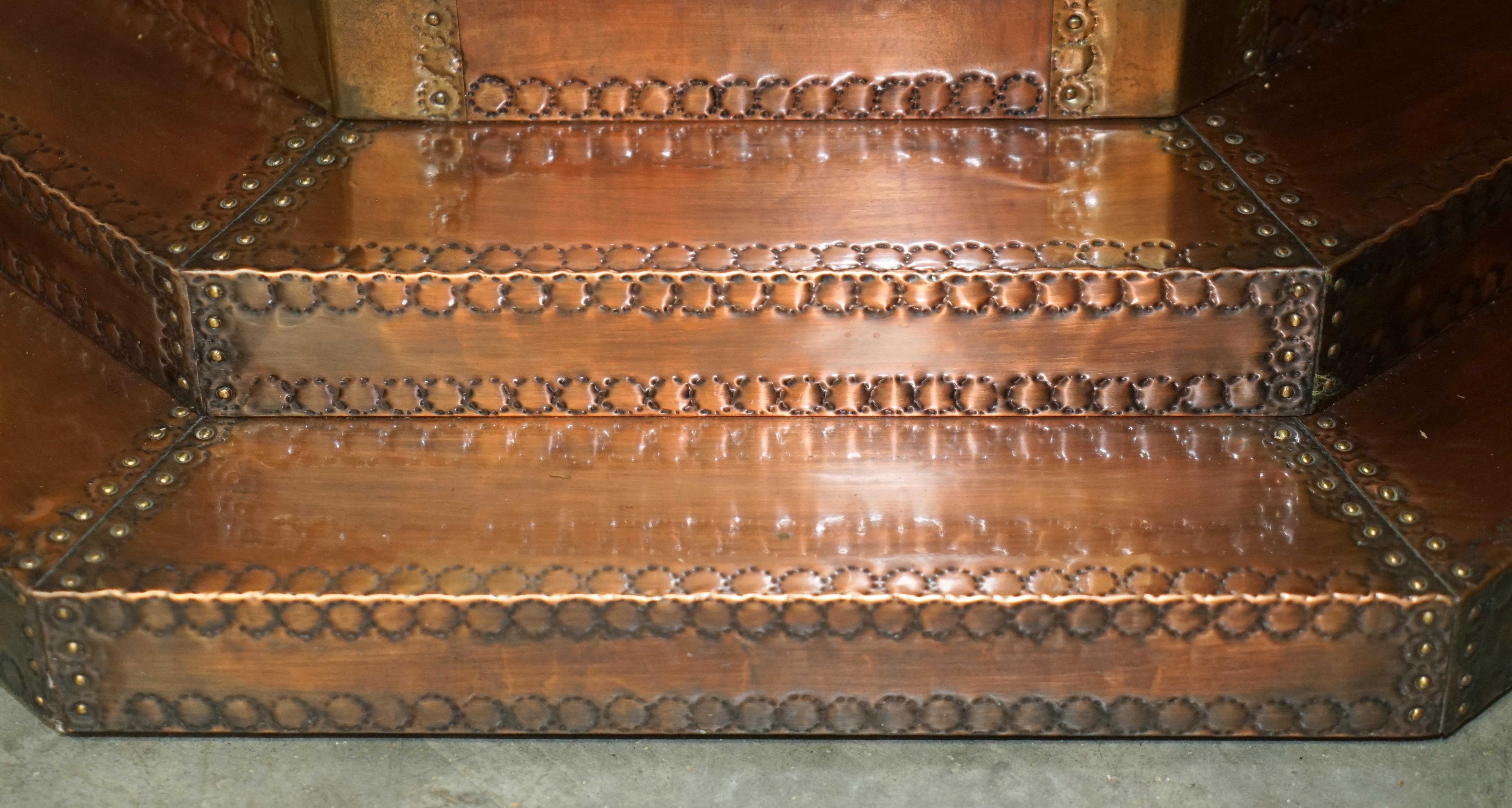 RARE ViNTAGE HAND HAMMERED COPPER & BRASS ROUND MEDIEVAL LOOKING DINING TABLE 10