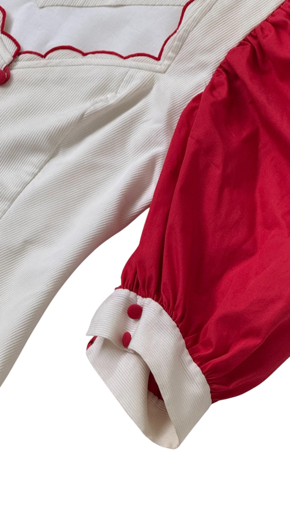 Seltene handgefertigte Bauernkorsettbluse mit Puffärmeln und Wellenbesatz im Angebot 1
