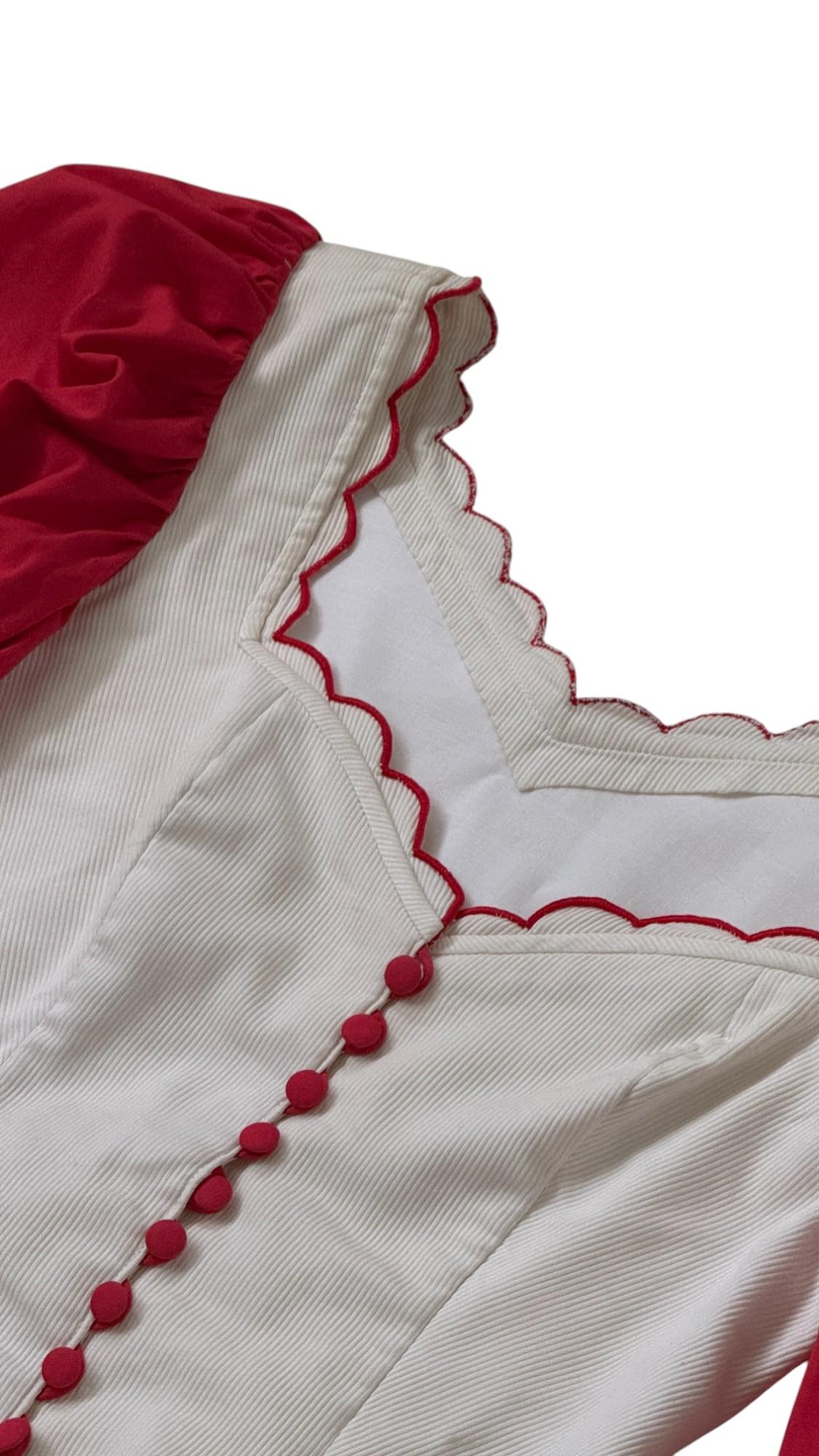 Seltene handgefertigte Bauernkorsettbluse mit Puffärmeln und Wellenbesatz im Angebot 3