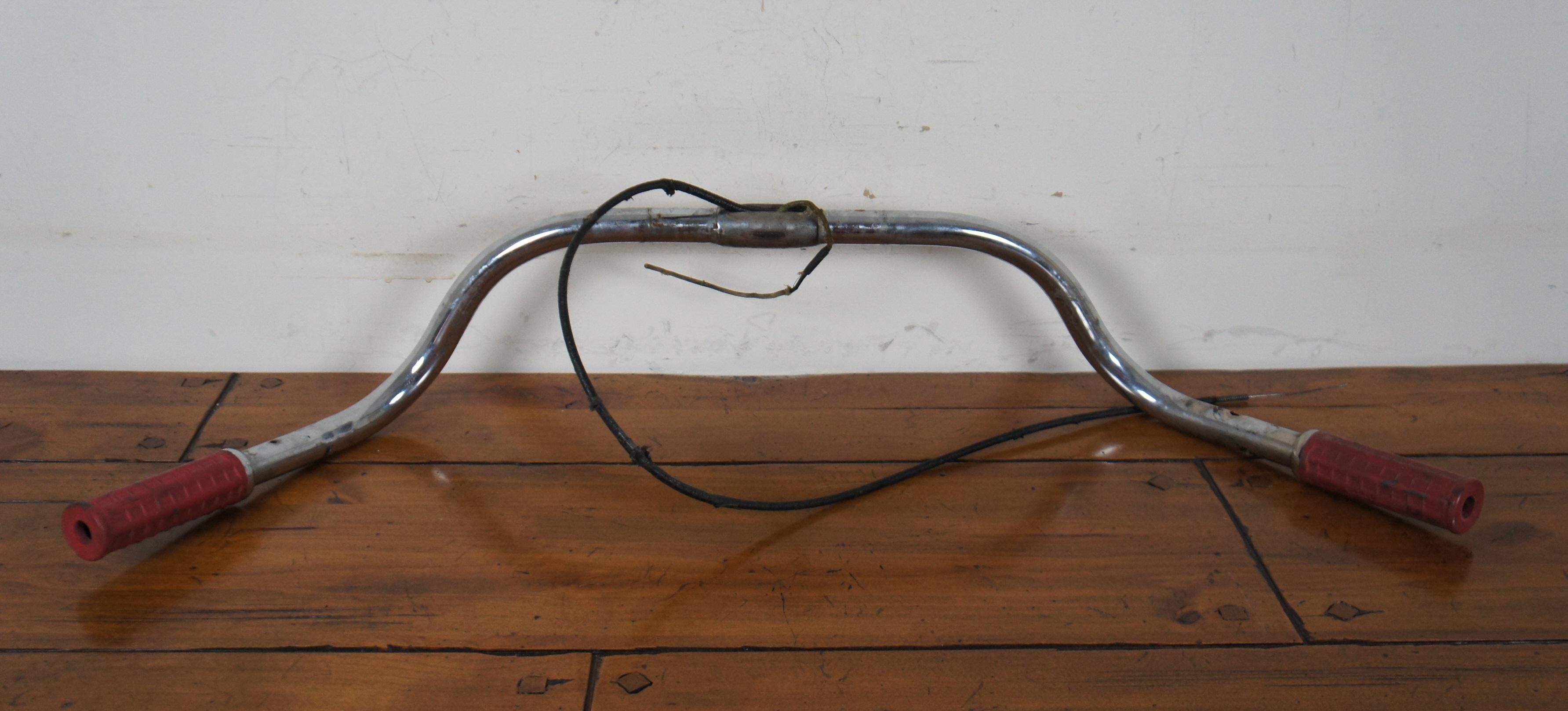 Rare Vintage Harley-Davidson Handle Bars Red Grips Panhead Knucklehead 1949-61 Bon état - En vente à Dayton, OH