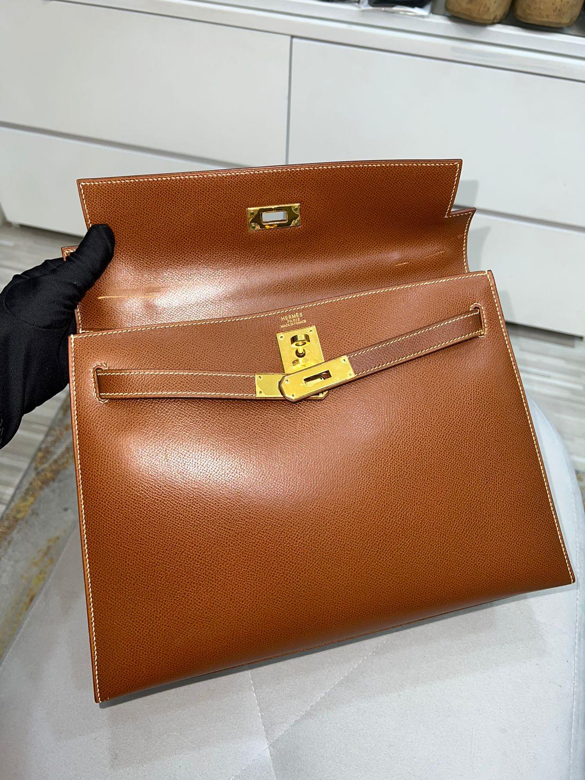 Women's or Men's Rare Vintage Hermes Kelly 32 Lisse Noisette GHW Bag For Sale