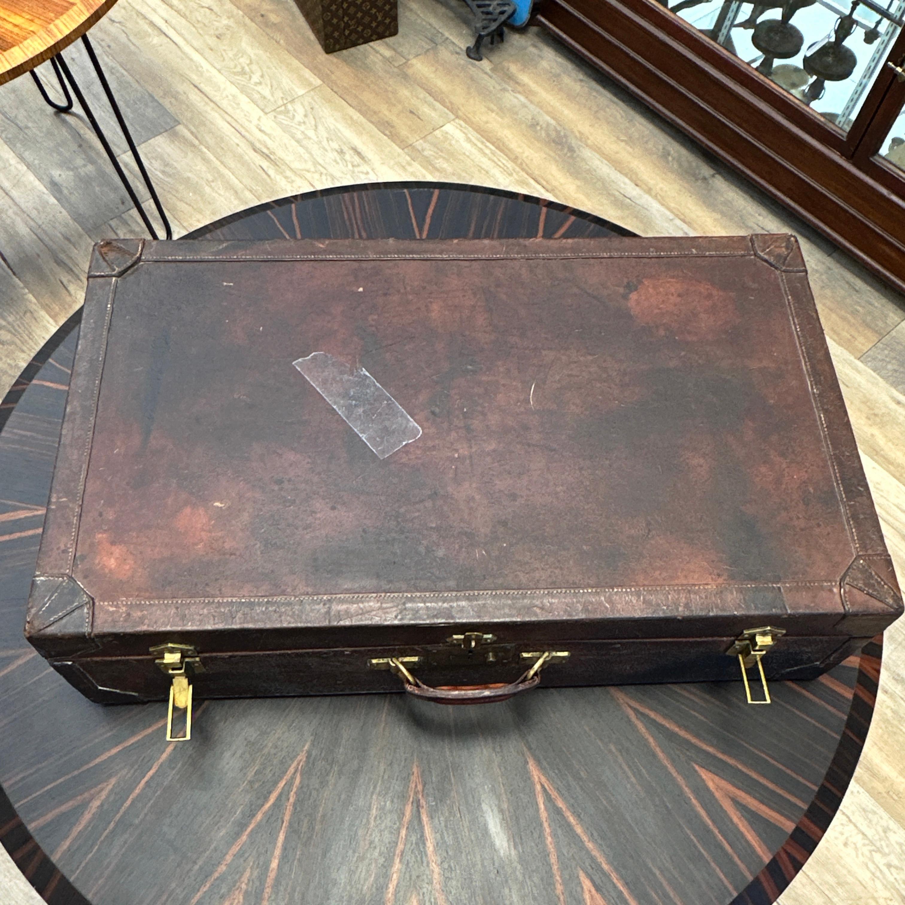 Milieu du XXe siècle Rare valise en cuir HERMES en vente
