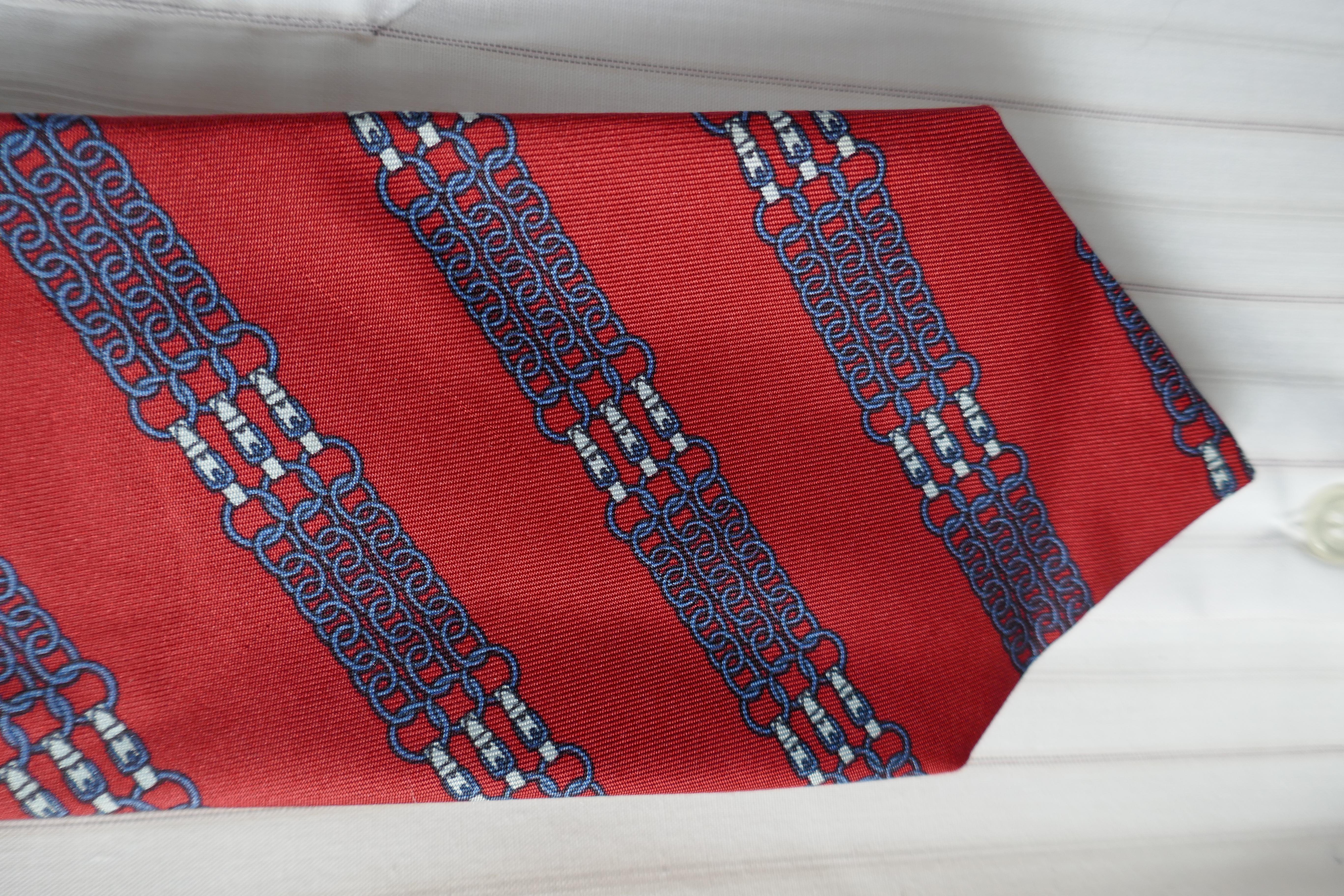 Hermès - Rare - Vintage  Cravate en soie, chaînes et brides d'équitation, design des années 1980 Pour hommes en vente