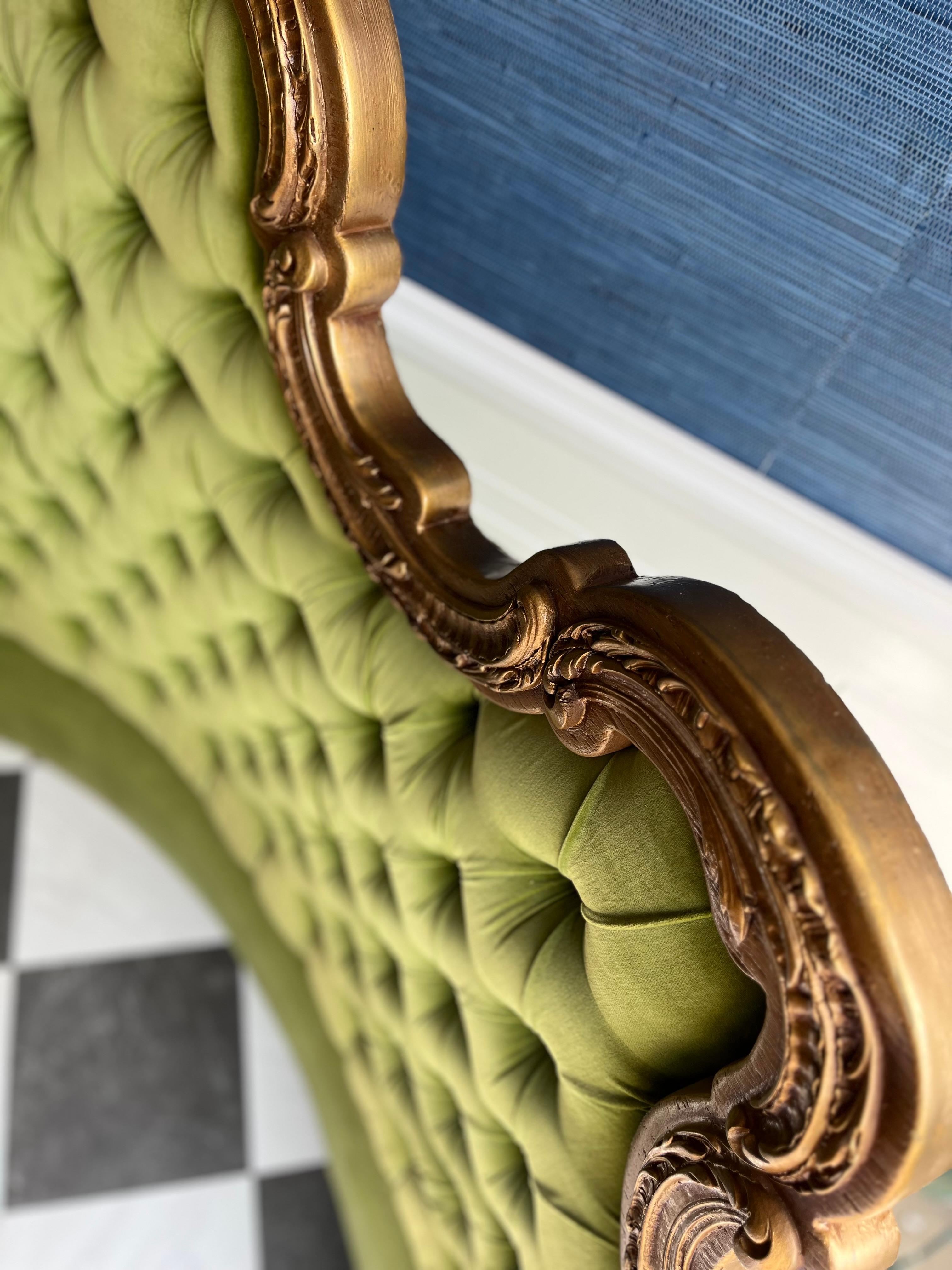 Rara testiera e pediera di un letto a cerchio ornato d'epoca Hollywood Regency In condizioni buone in vendita a Portsmouth, VA