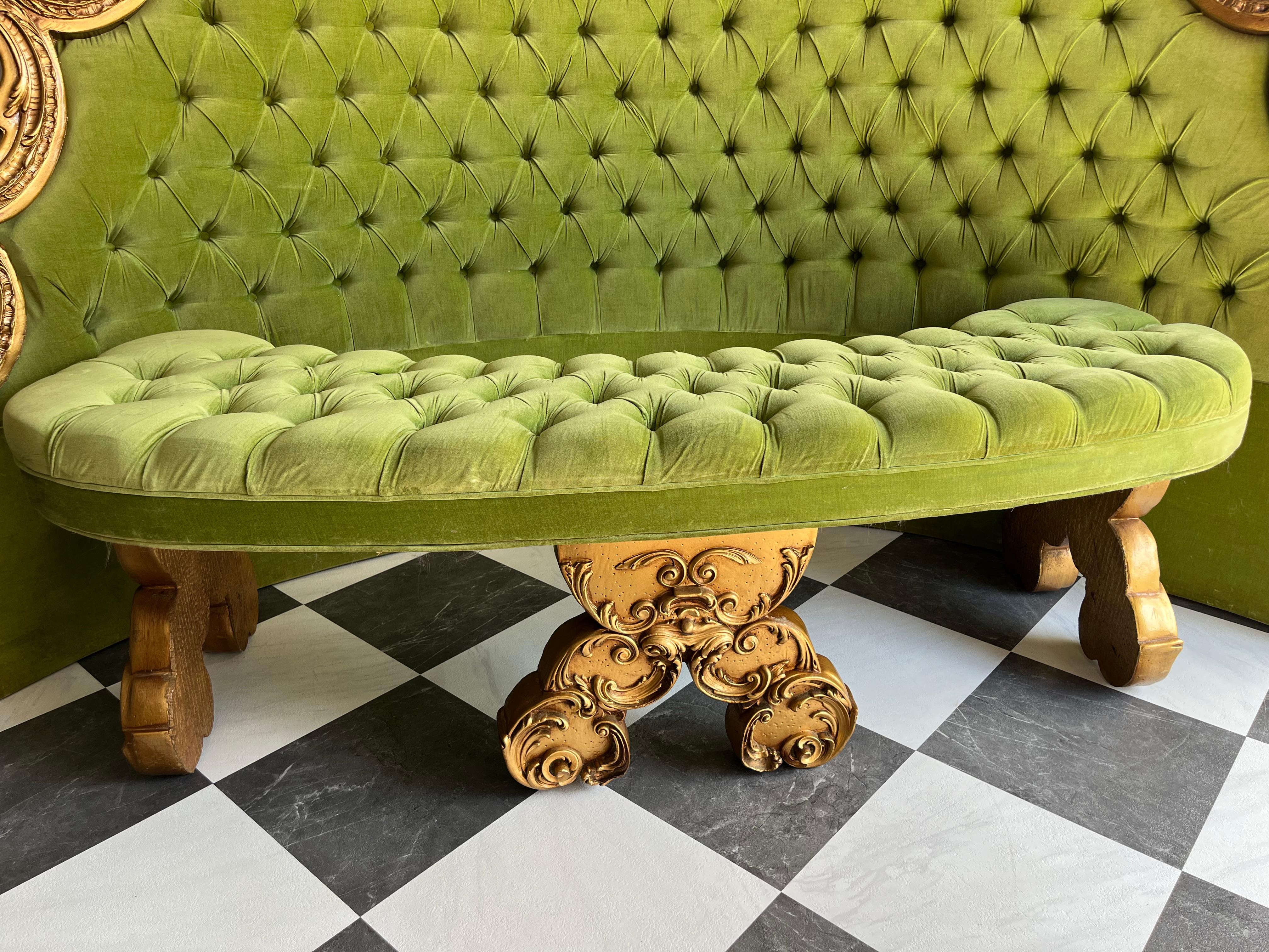Rara testiera e pediera di un letto a cerchio ornato d'epoca Hollywood Regency in vendita 2