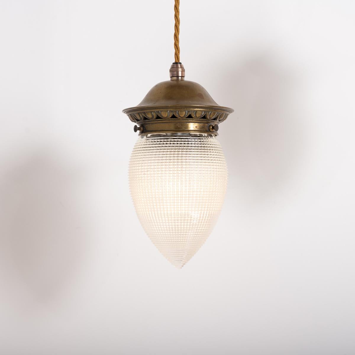 Seltene Vintage Holophane Petite Prismatische Kiefernglas-Pendelleuchte Trio, Vintage (Mitte des 20. Jahrhunderts) im Angebot