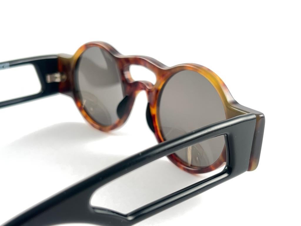 Petites lunettes de soleil vintage Idc noires et écailles, fabriquées en France, années 1990 en vente 7
