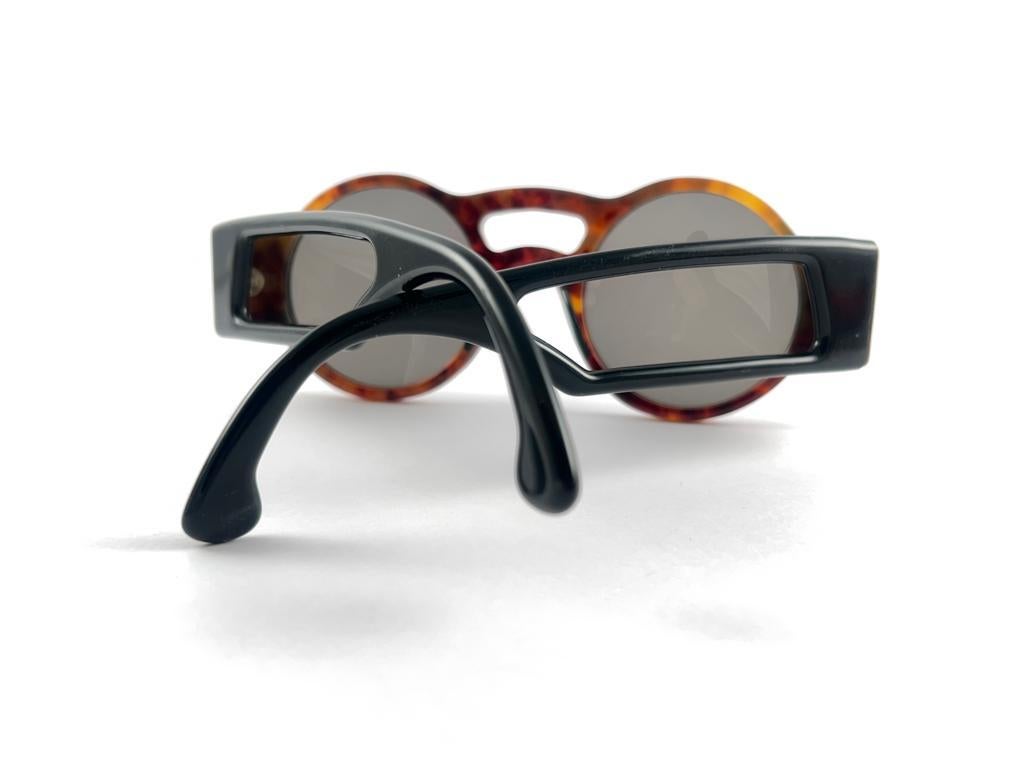 Petites lunettes de soleil vintage Idc noires et écailles, fabriquées en France, années 1990 en vente 9