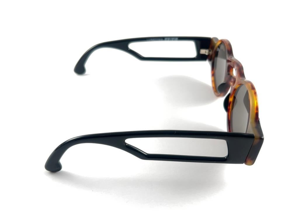 Petites lunettes de soleil vintage Idc noires et écailles, fabriquées en France, années 1990 en vente 1