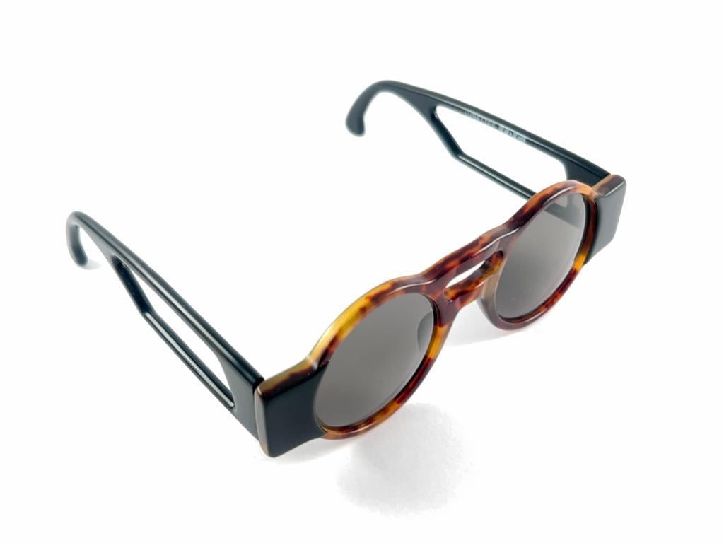 Petites lunettes de soleil vintage Idc noires et écailles, fabriquées en France, années 1990 en vente 2