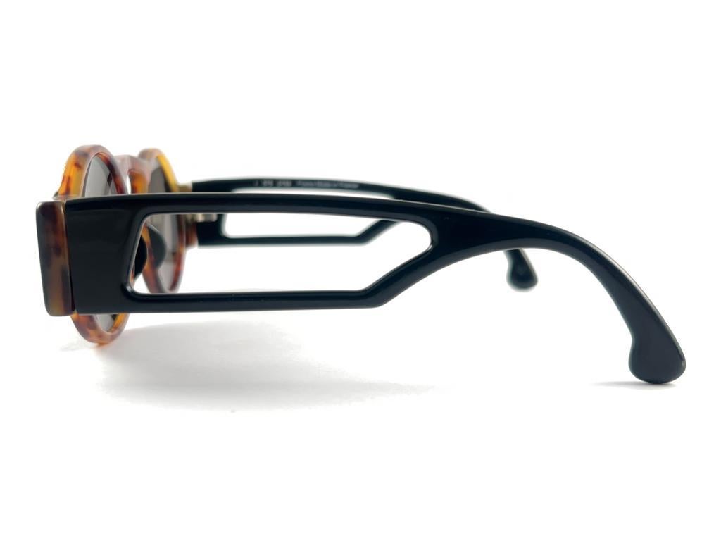 Petites lunettes de soleil vintage Idc noires et écailles, fabriquées en France, années 1990 en vente 3