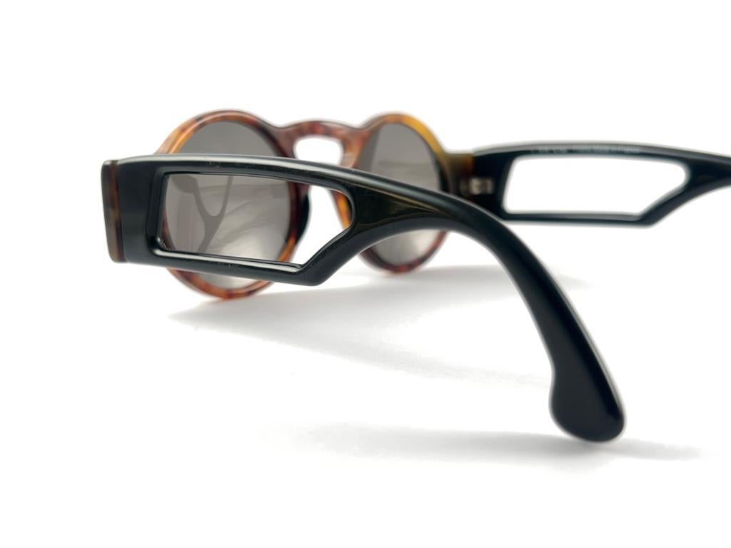 Petites lunettes de soleil vintage Idc noires et écailles, fabriquées en France, années 1990 en vente 4
