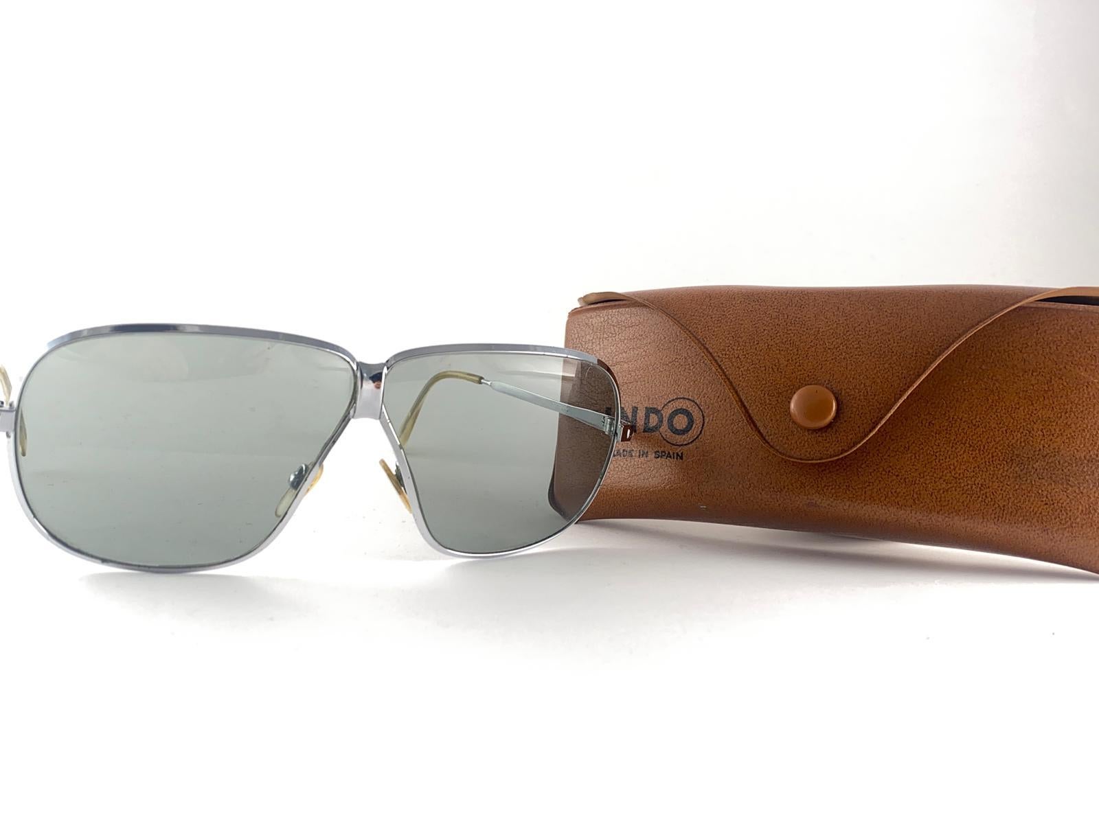 Seltene übergroße Indo Douglas Vintage-Sonnenbrille in Übergröße 1970er Jahre Spanien (Grau) im Angebot