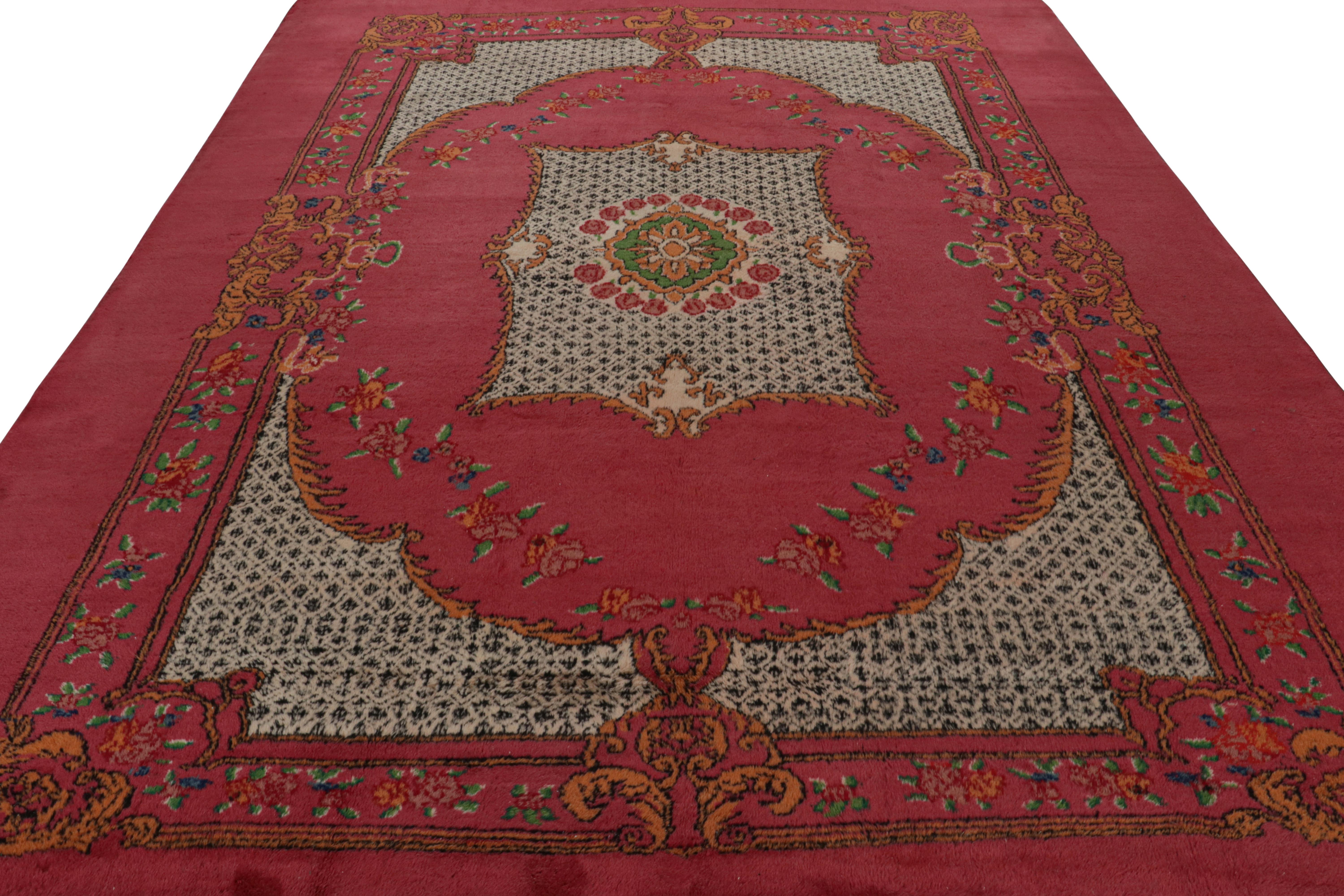 Turc Rare tapis Isparta rose avec motifs floraux en vente