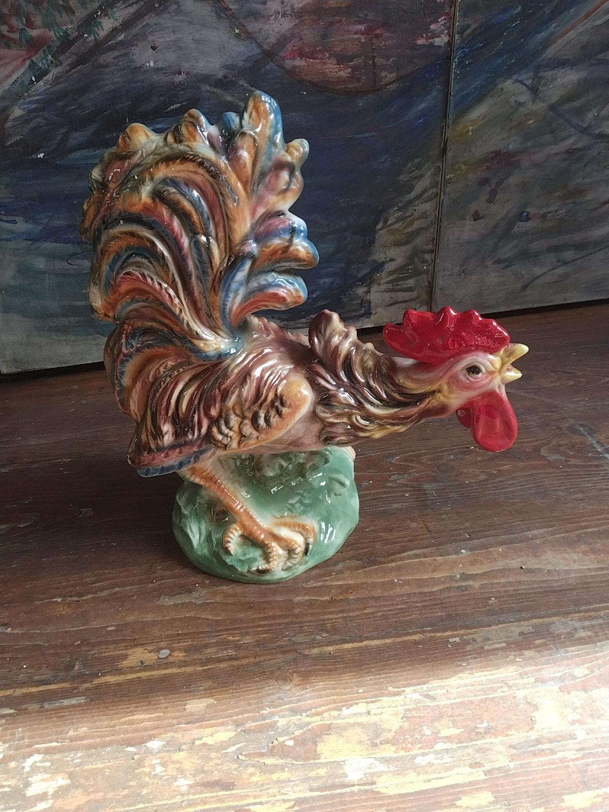 Superb Vintage Ceramic Rooster Made in Italy.


Painted in bright colors, this rooster with a magnificent tail seems to almost be real!


Stamped on the bottom: Made in Italy A67


Excellent condition.