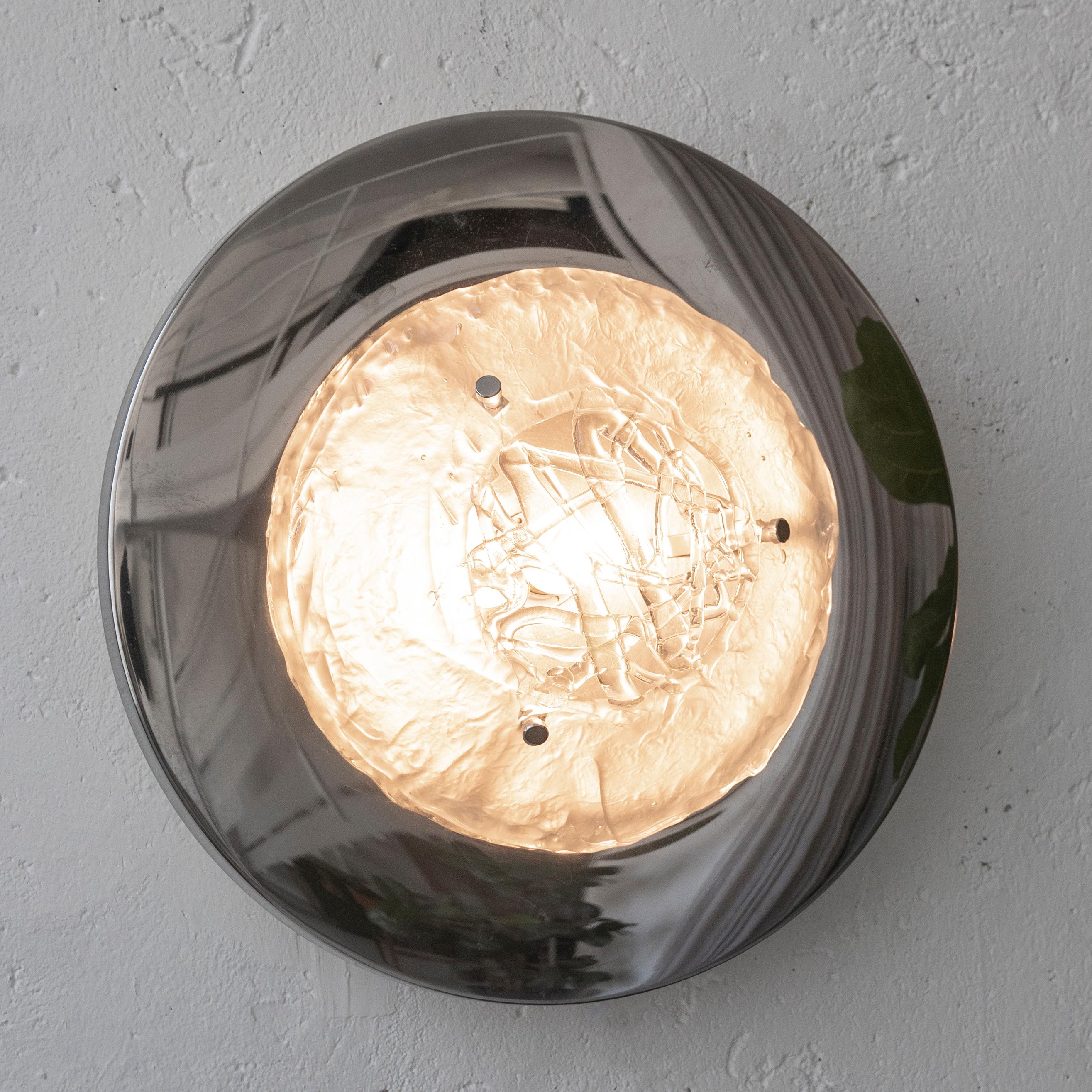 Seltene italienische skulpturale Vintage-Wandleuchte aus Chrom und Glas, Sammlerstück-Design im Angebot 1