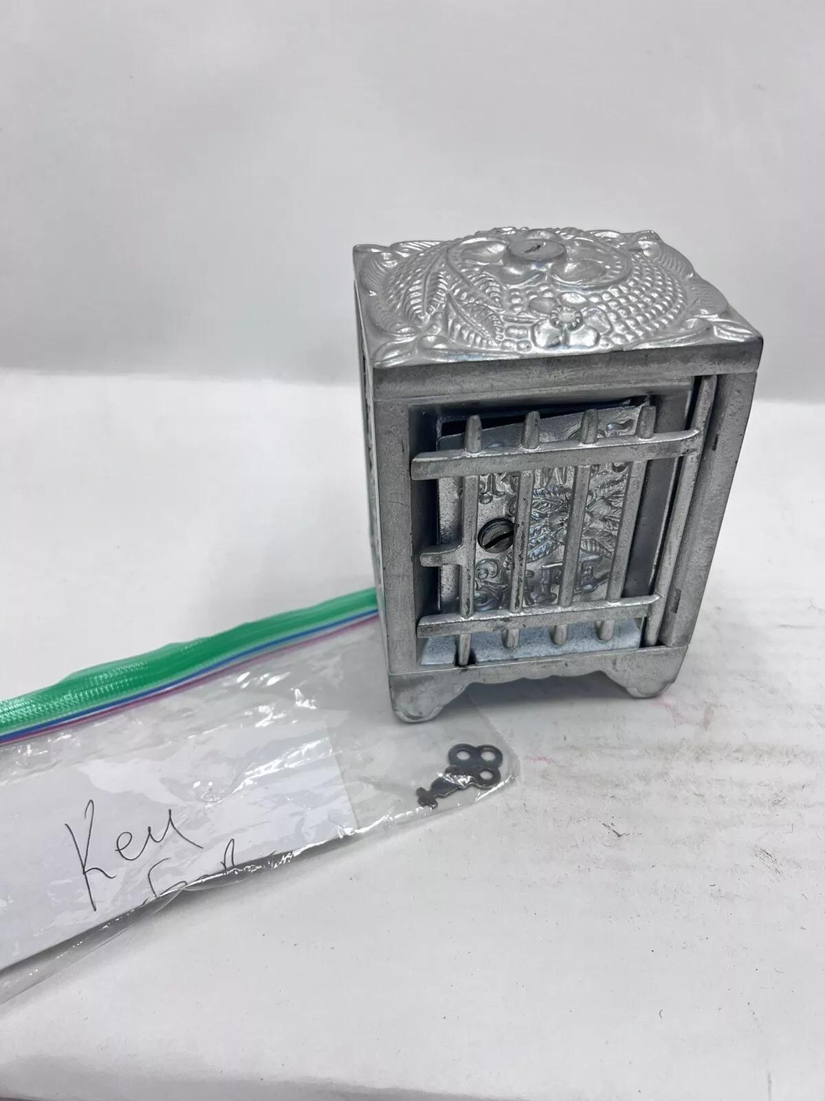 Rare Vintage J.E. Stevens Jewel Bank Cast Iron Safe (With Key) For Sale 1