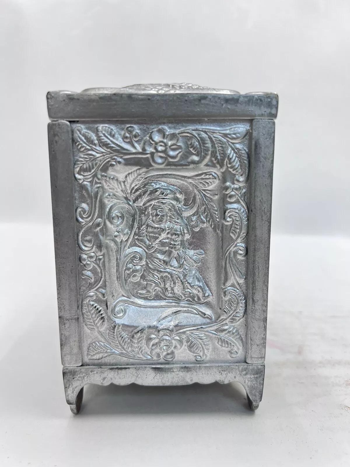 Unknown Rare Vintage J.E. Stevens Jewel Bank Cast Iron Safe (With Key) For Sale