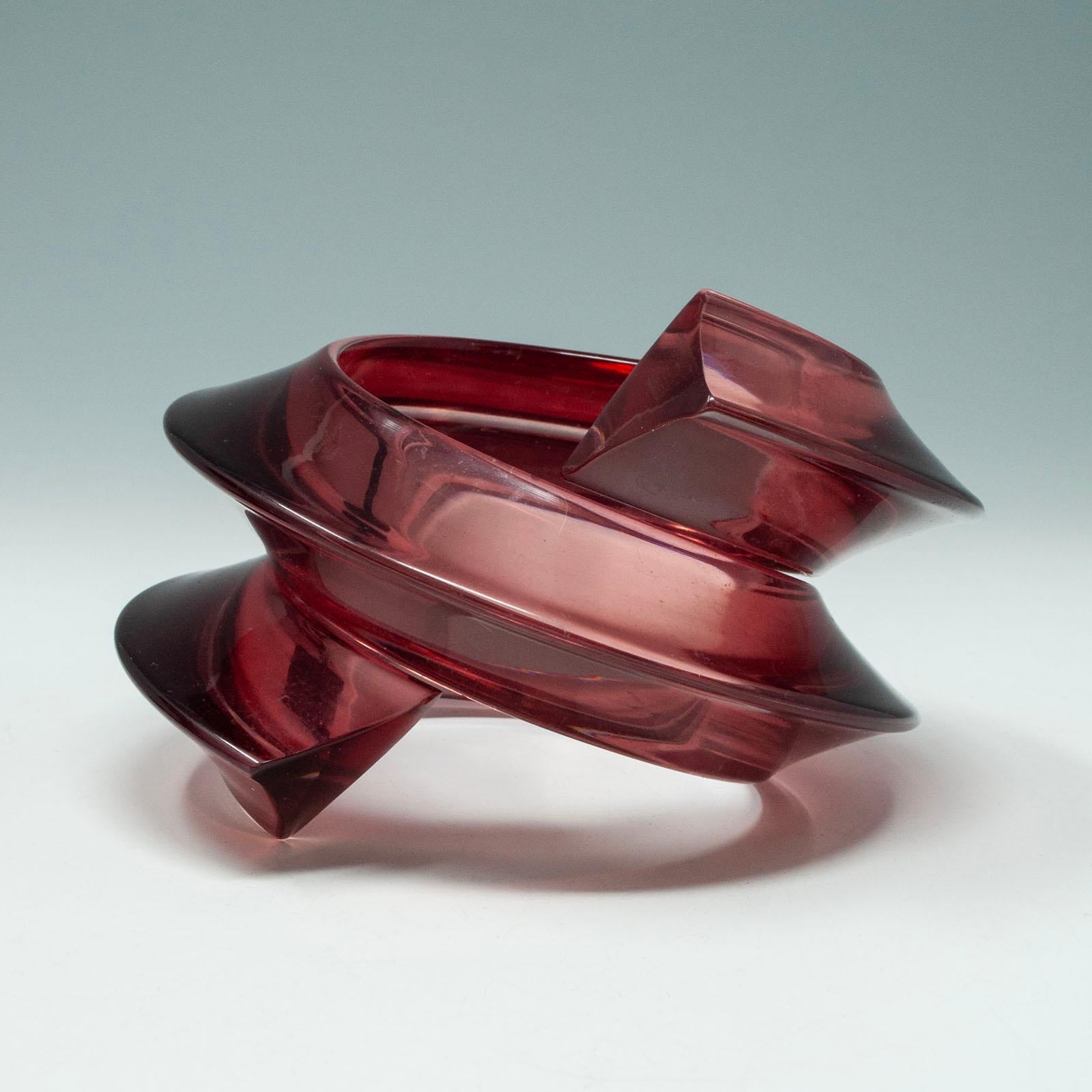 Raro bracciale in lucite vintage Judith Hendler Pink Bypass Coiled Wedge

Un raro e splendido bracciale in lucite a doppio bypass con cuneo a spirale della designer Judith Hendler. Non c'è firma o etichetta, ma è inconfondibilmente suo. Il diametro