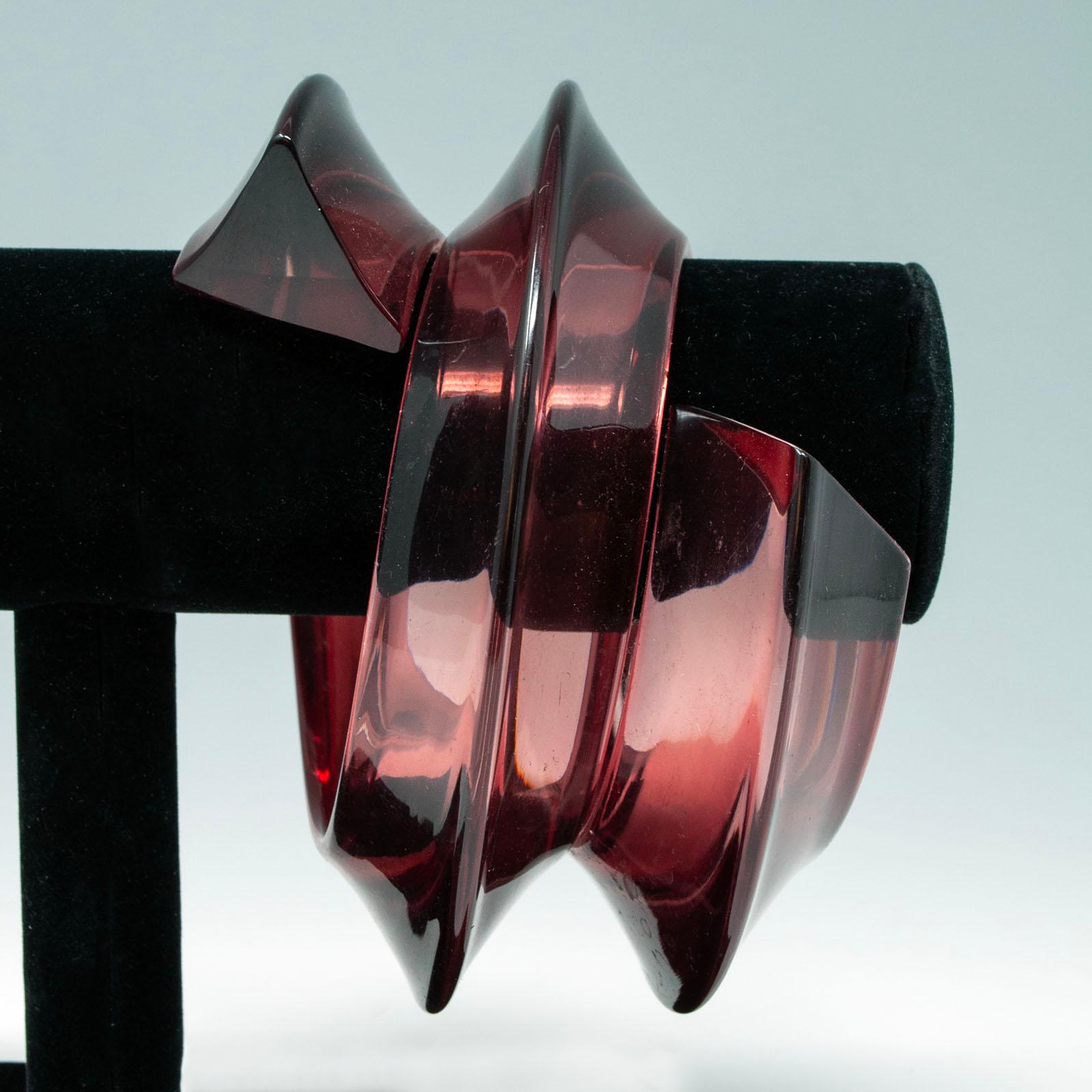 Donna Raro bracciale in lucite vintage Judith Hendler Pink Bypass Coiled Wedge in vendita