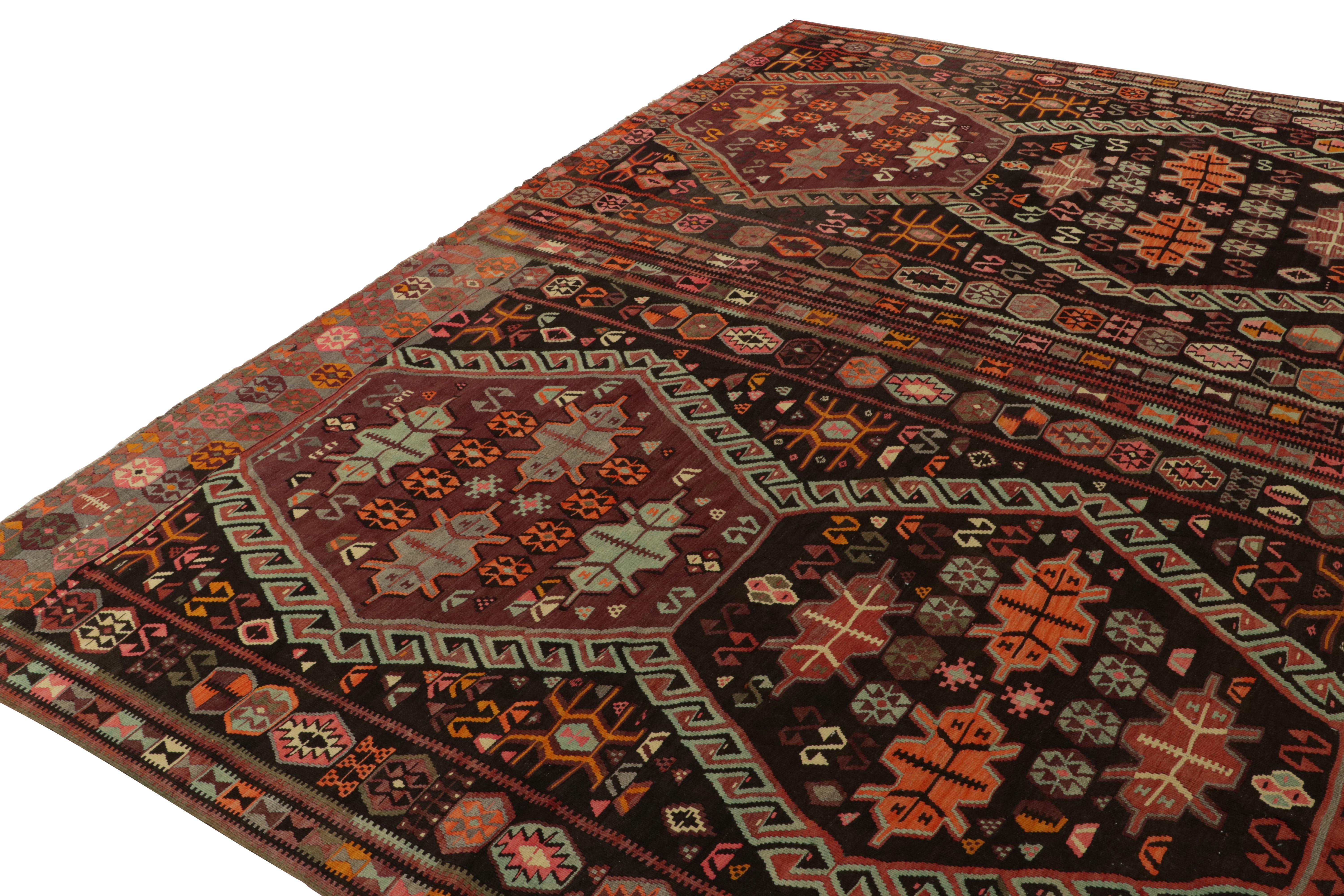 Turc Tapis Kilim vintage rare à motif géométrique marron, orange et tribal de Rug & Kilim en vente