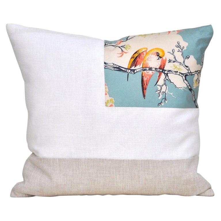 Coussin vintage en soie anglaise motif oiseaux Liberty of London avec coussin en lin irlandais