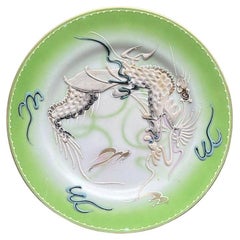 Seltener Vintage Limonengrüner japanischer Moriage-Keramikteller aus Drachenware 