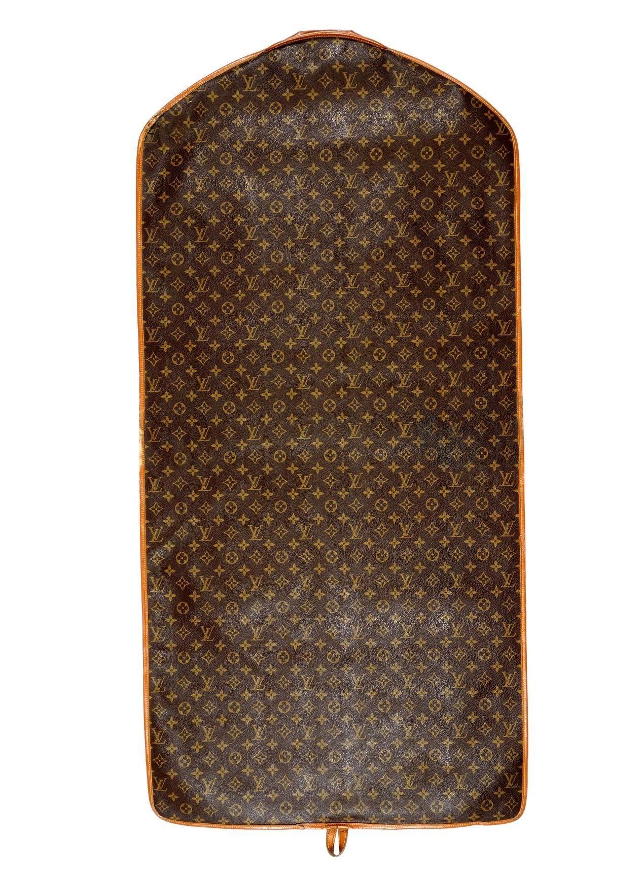 Vintage Louis Vuitton monogram garment bag represents the epitome of luxury travel and refined style. The exterior of the bag is adorned with the renowned LV monogram pattern and vachetta leather details. It also includes an 
