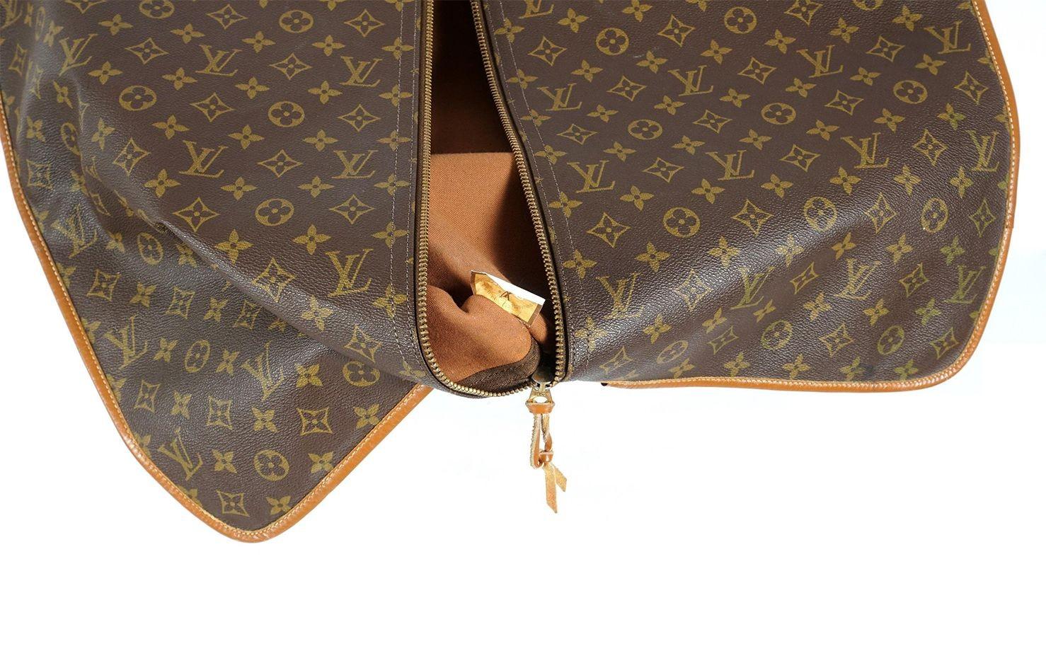 Rare Vintage Louis Vuitton Garment Bag, c. 1990's In Good Condition For Sale In Los Angeles, CA