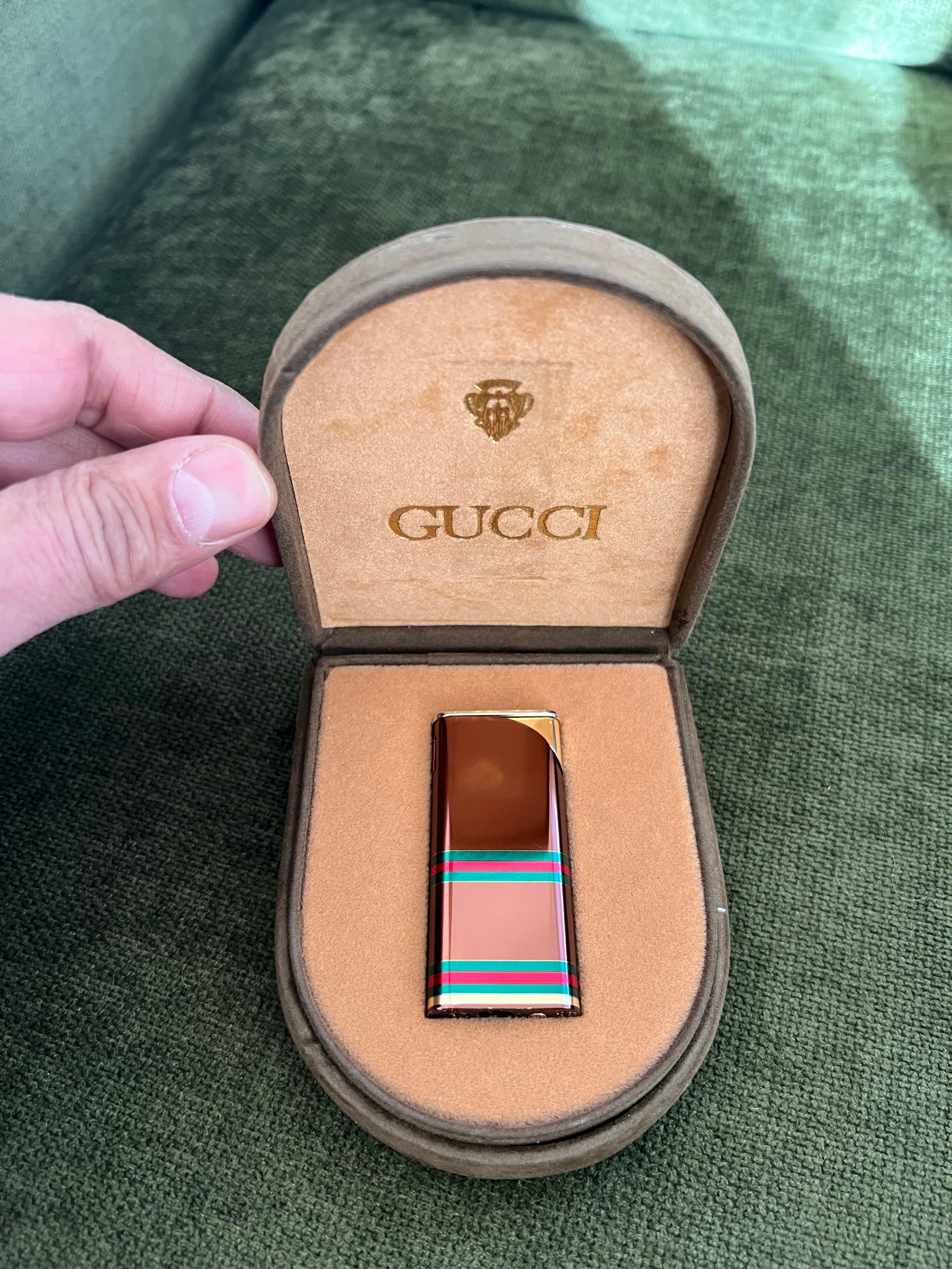Rare Vintage Luxury Gucci lighter Florence Italia Circa 80 Original Suede Case For Sale 1