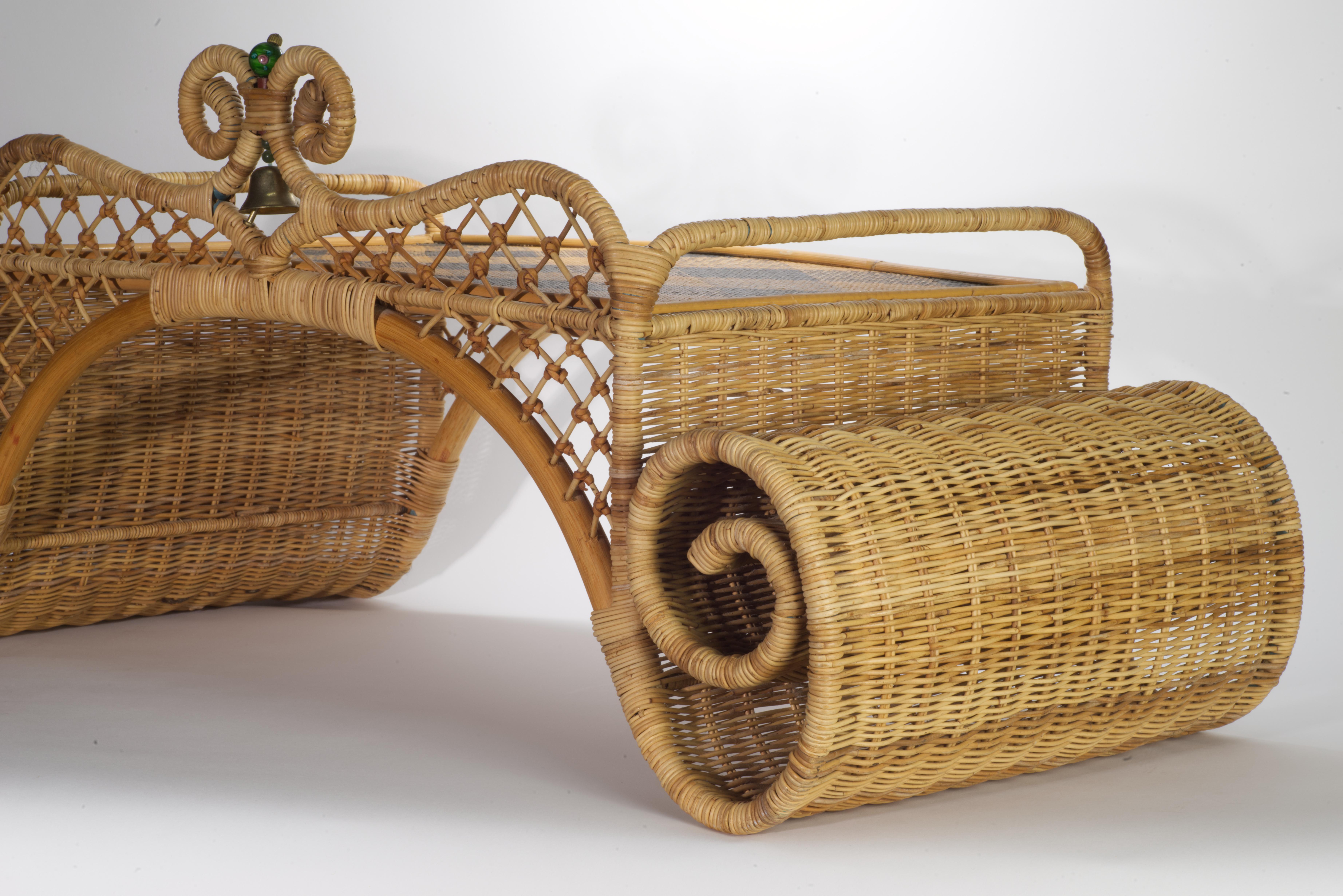 Raro vassoio da colazione in vimini e rattan Mackenzie Childs d'epoca con campana in vendita 4