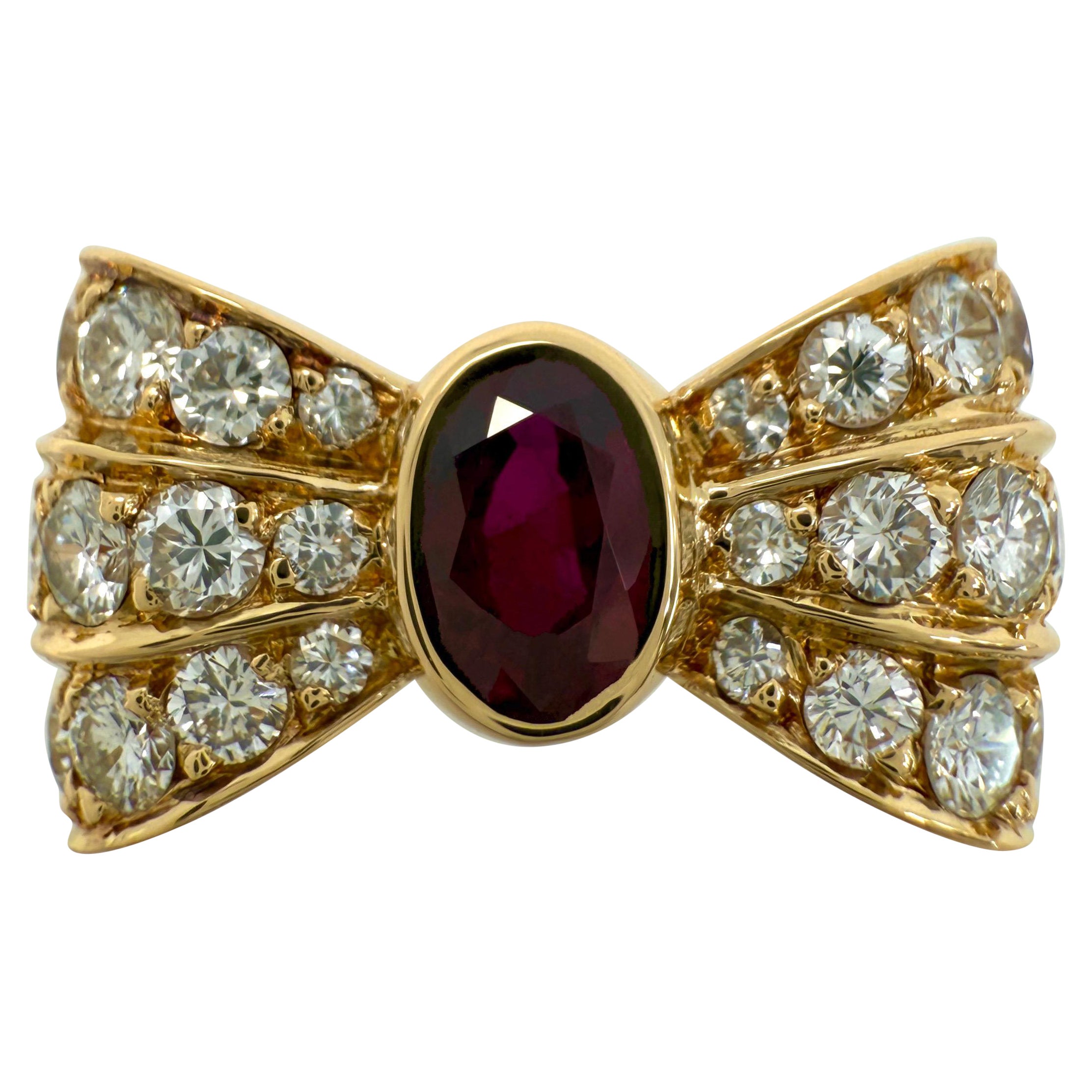 Raro anello a fiocco d'oro giallo 18k con rubino rosso intenso e diamanti di Mauboussin d'epoca in vendita