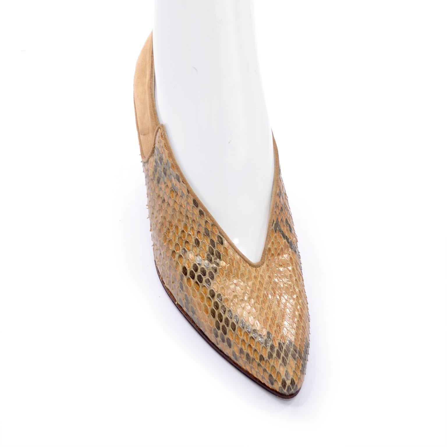 These Maud Frizon tan brown and tan snakeskin shoes are very rare and incredibly unique!  The suede  heel is a thin block heel that is set at an angle. These vintage shoes have a very pointed toe and the opening aligns with this point. Made in Italy