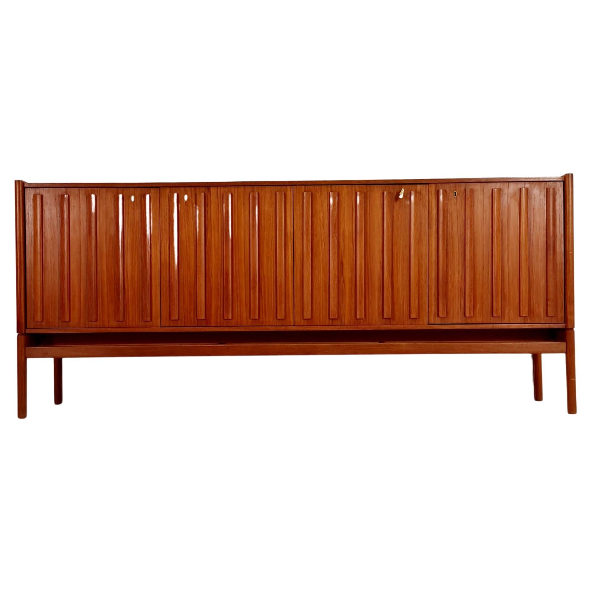 Rara credenza danese d'epoca della metà del secolo scorso di Arne Halvorsen per L.Jacobsen, 1960