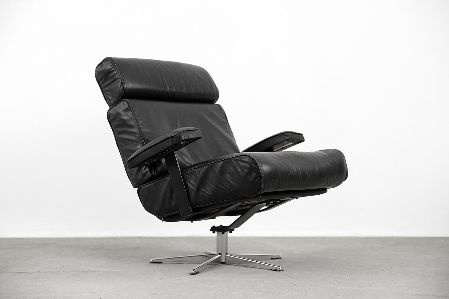 Rare Vintage Mid-Century German Modern Office Swivel Leather Easy Chair, 1960s In Good Condition For Sale In Warszawa, Mazowieckie