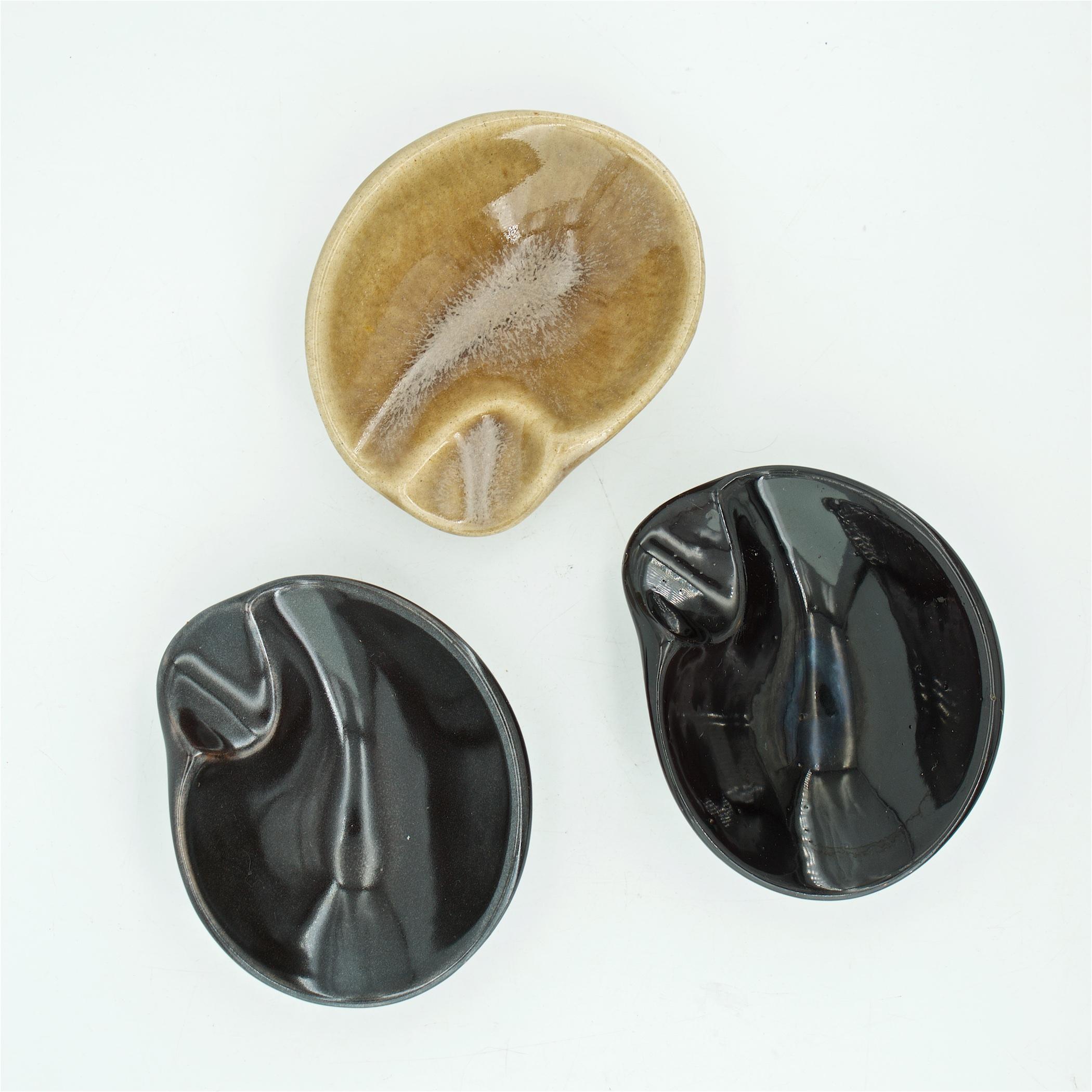 Seltene Minnie Negoro japanische weibliche organische Design Aschenbecher Schüssel Noguchi Jouve (Glasiert) im Angebot