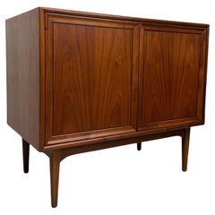 Rare cabinet ou crédence pour disques modernes du milieu du siècle dernier de Kipp Stewart