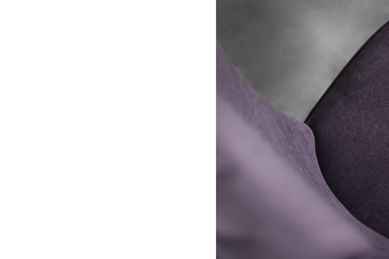 Seltener Vintage-Ohrensessel aus Eiche und violettem Stoff, skandinavisch-moderner Mid-Century-Stil, Mid-Century im Angebot 7