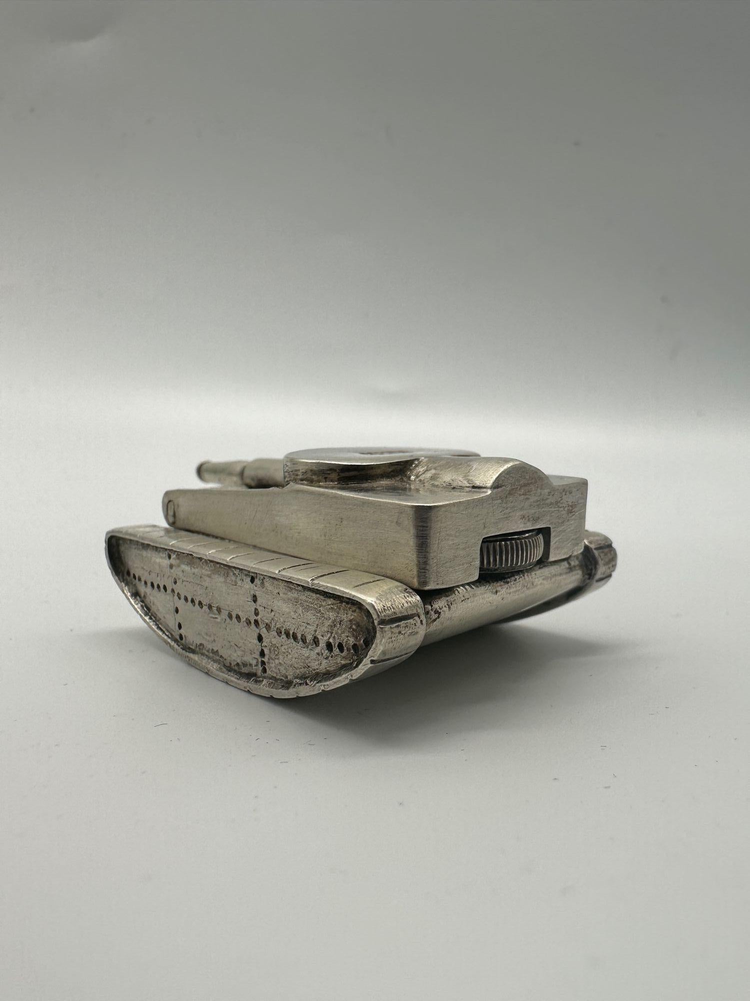 Seltene Vintage Militär Panzer SilberFeuerzeug im Angebot 1