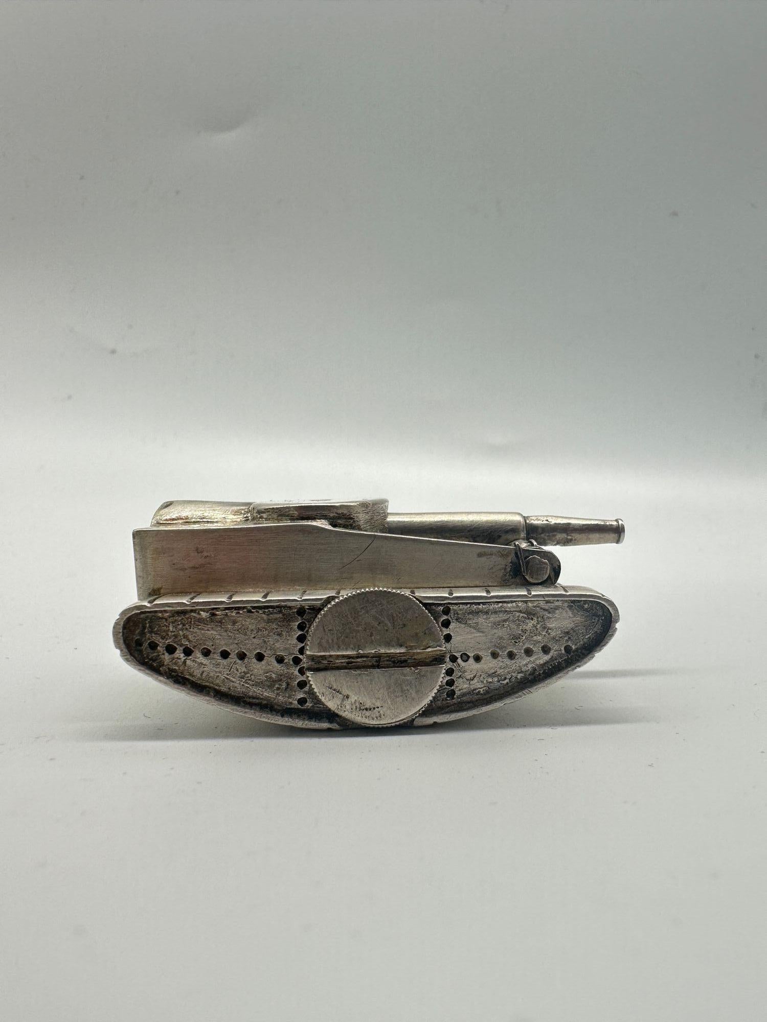 Rare briquet argenté vintage de Tank Military en vente 1