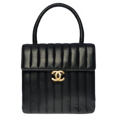 Rare vintage Mini Chanel Classic shoulder flap bag in black quilted lambskin,GHW