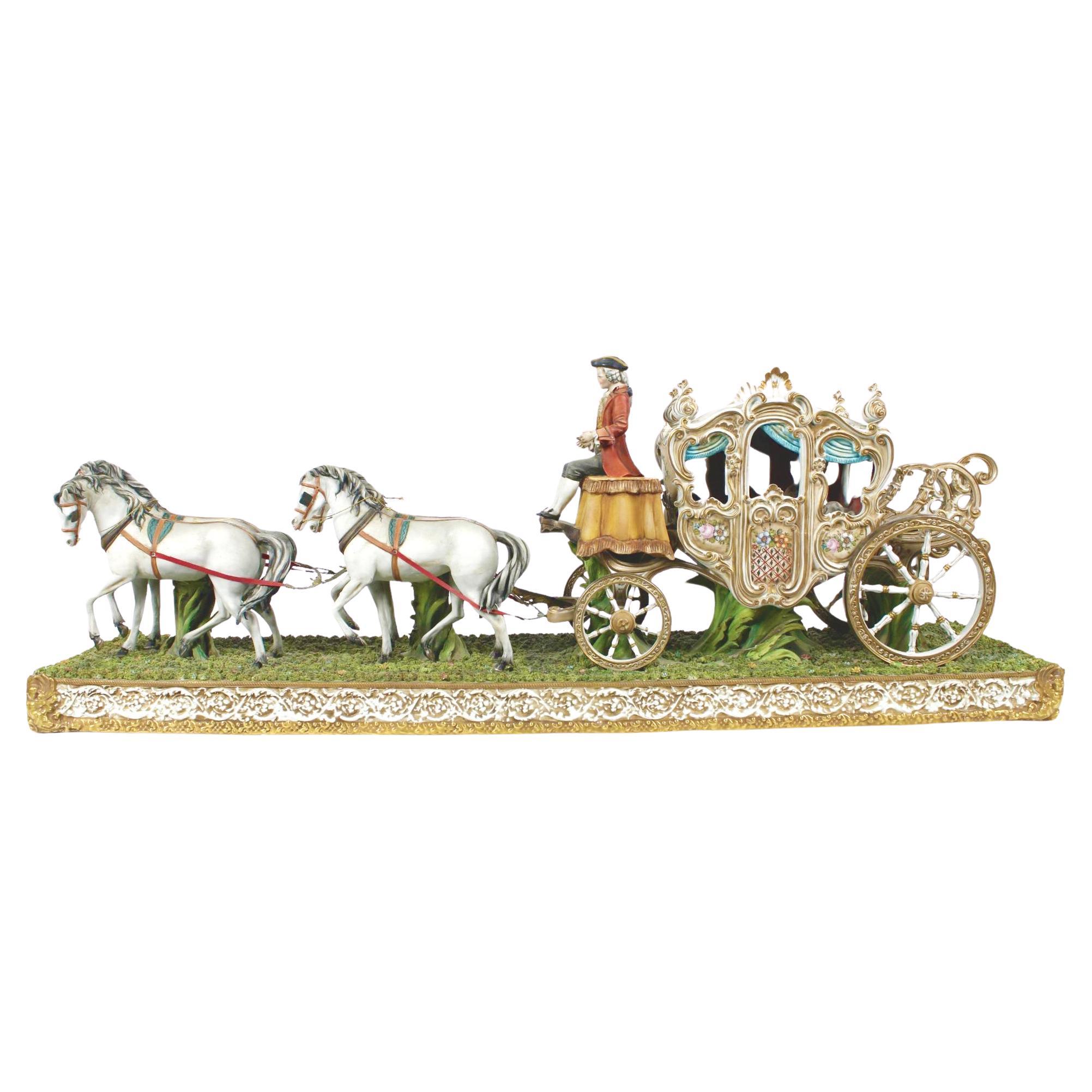 Rare centre de table vintage monumental en porcelaine représentant un cheval drapé sur une charrette victorienne