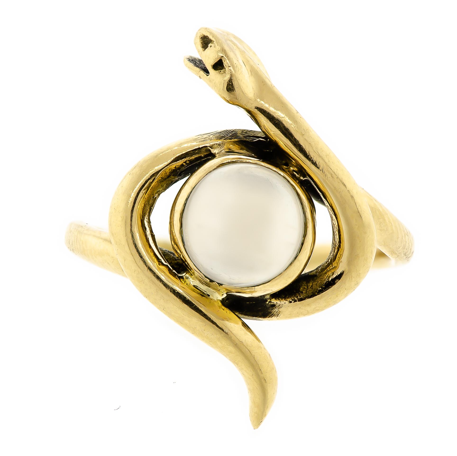 Rare Vintage Moonstone and Coiled Striking 14 Karat Yellow Gold Ring For Sale