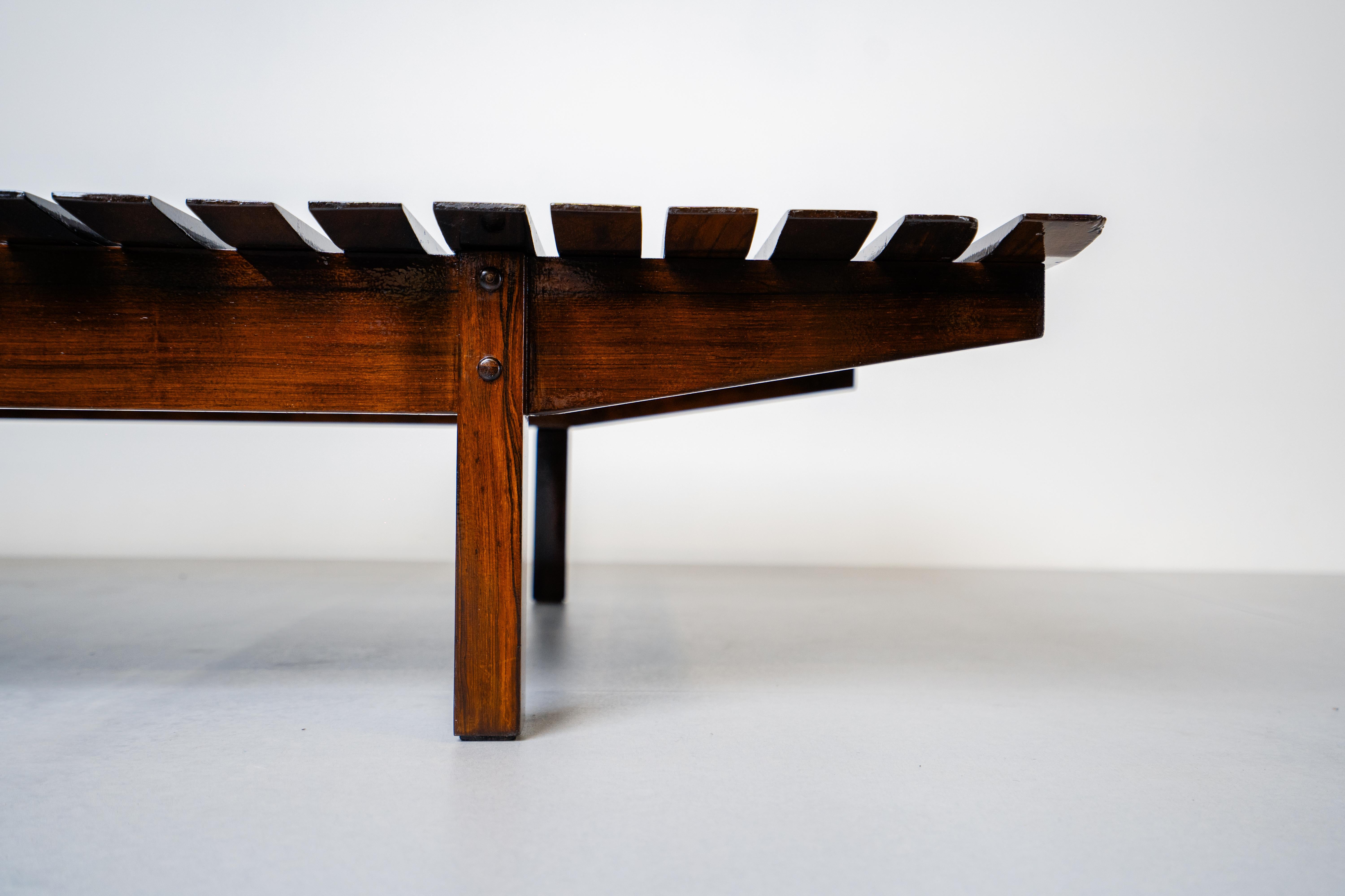 Rare Vintage Mucki Bench in Rosewood by Sergio Rodrigues, 1958, 80cm depth In Excellent Condition For Sale In Knokke-Heist, BE