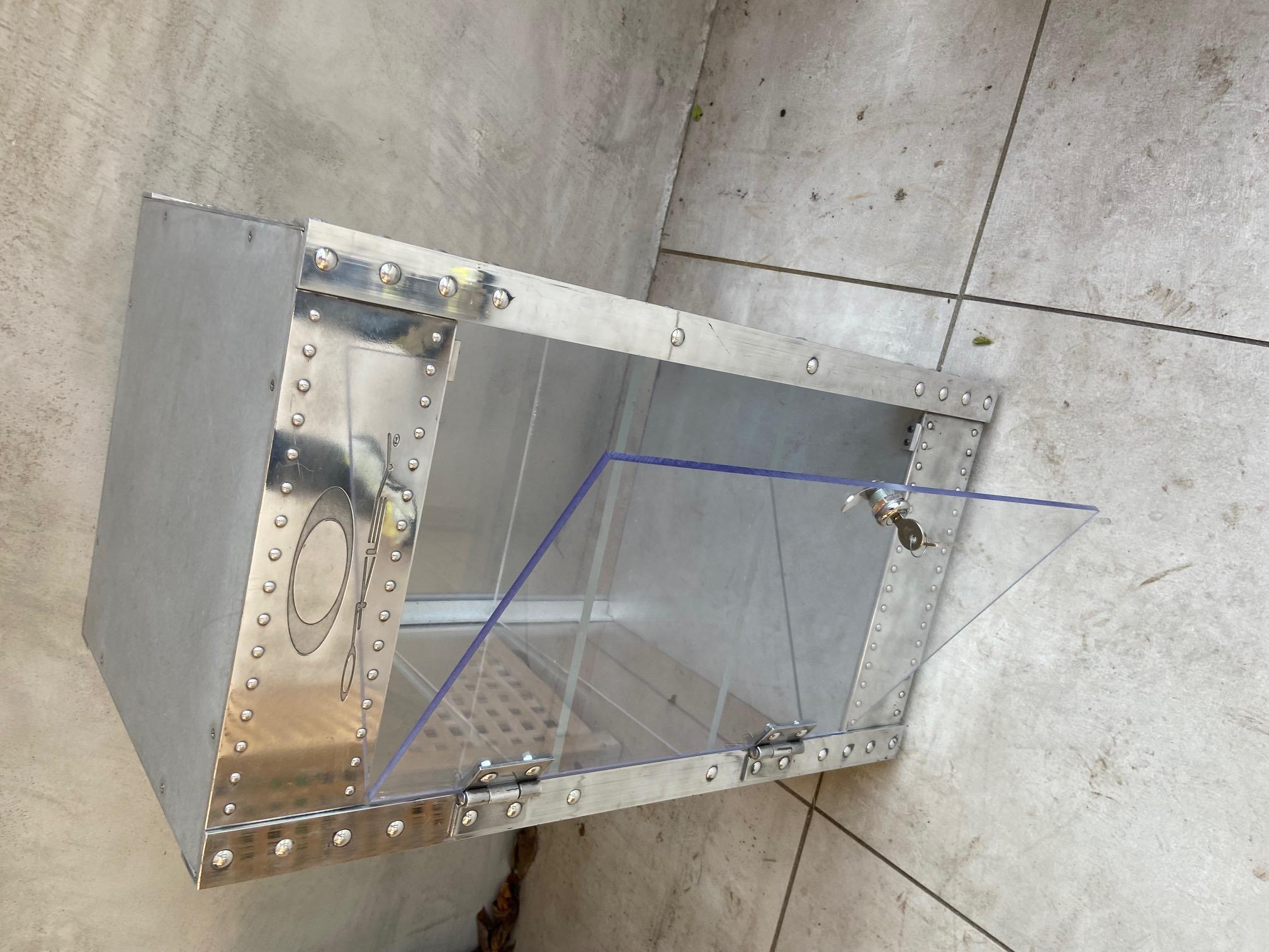 Rare Vintage Oakley X Metal Cube, 3 tierces Sunglasses Countertop Display Cabinet en vente 10