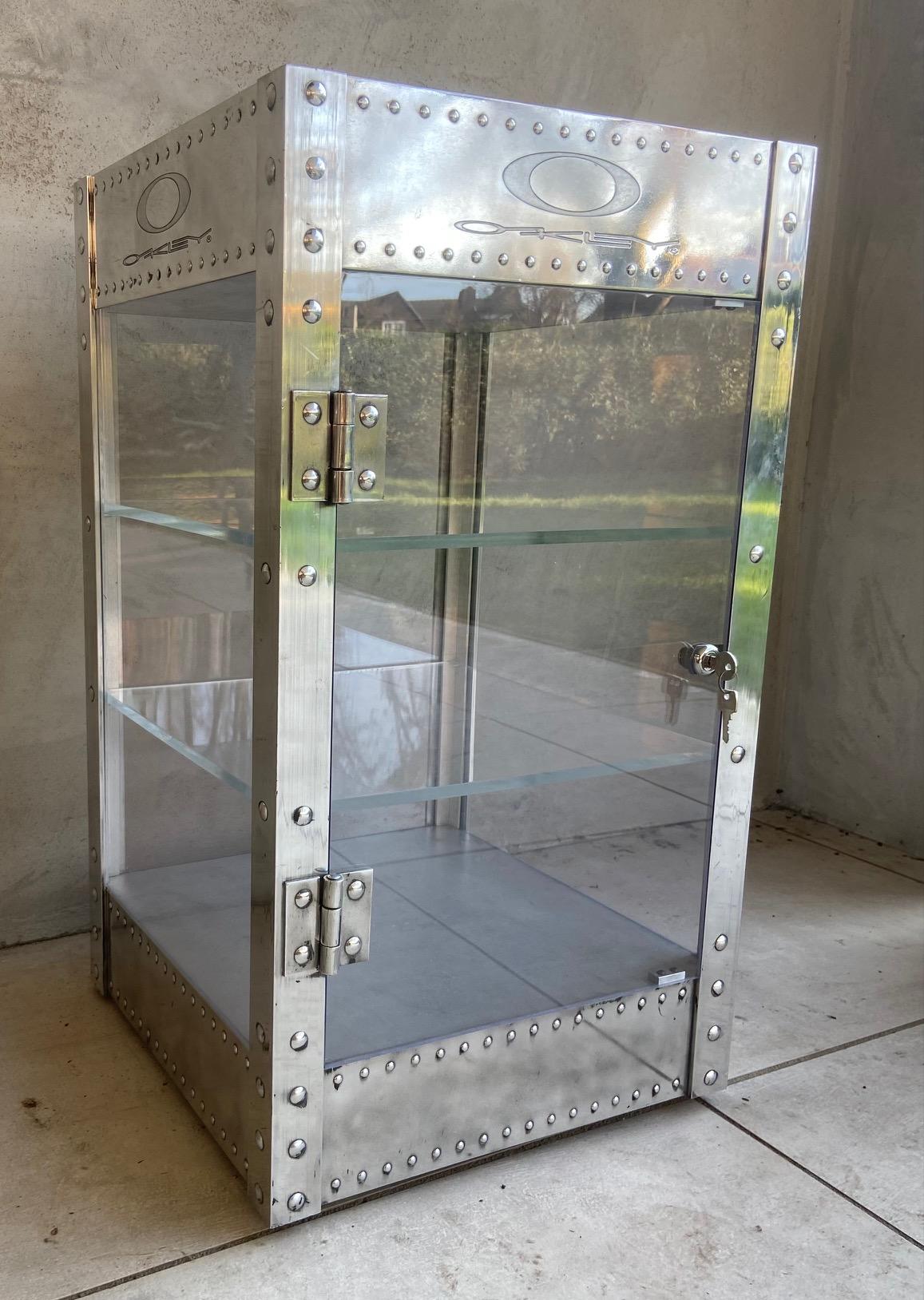 Rare Vintage Oakley X Metal Cube, 3 tierces Sunglasses Countertop Display Cabinet en vente 11
