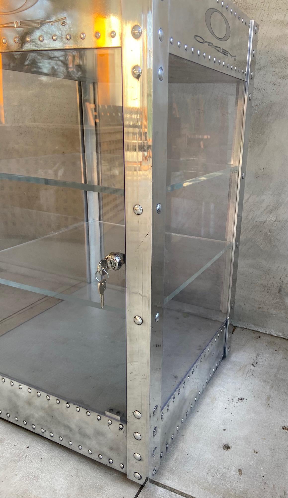 Rare Vintage Oakley X Metal Cube, 3 tierces Sunglasses Countertop Display Cabinet en vente 1