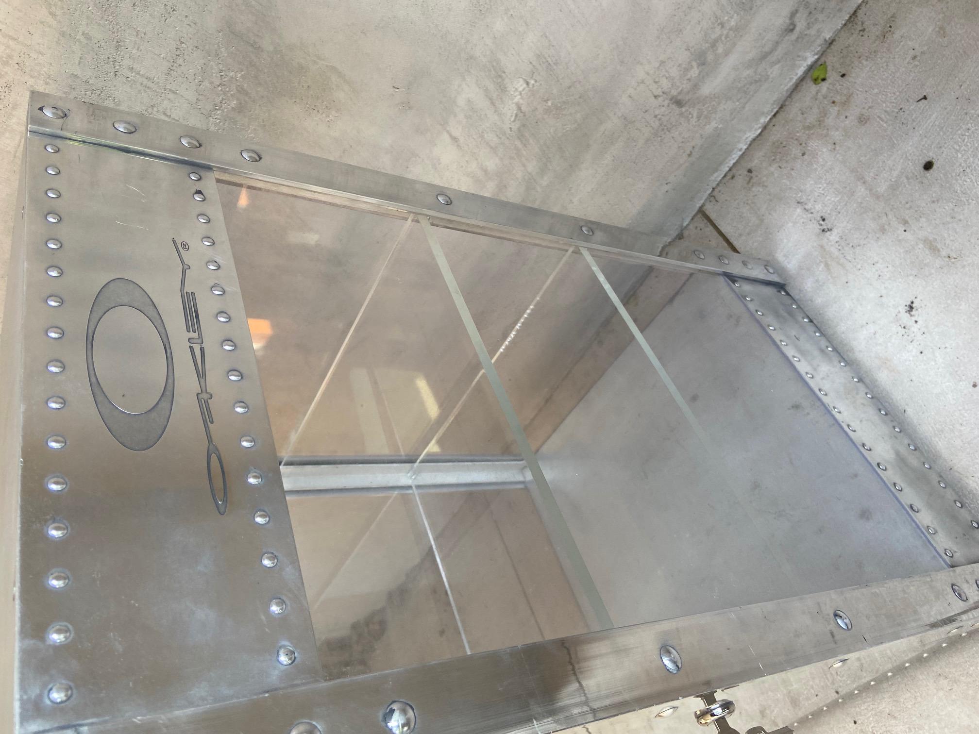 Rare Vintage Oakley X Metal Cube, 3 tierces Sunglasses Countertop Display Cabinet en vente 2